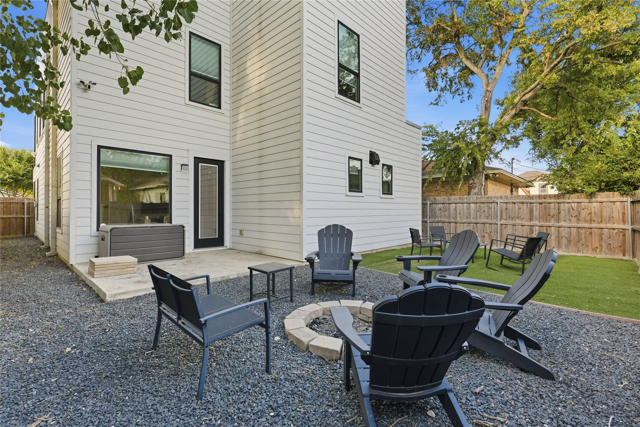 Single Family Residence For Rent in Dallas County , 1808 Shaw Street, Dallas, Texas 75212, 3 Bedroom, 3 Bathroom, 2 Garage spaces, 2,618 Sqft, built in 2019, mls#21382378, Real Estate Agent in Dallas, Homes For Rent in Dallas county, Homes For Rent in Dallas, Realtor in Dallas Texas, Real Estate Brokerage Independent Realty Texas, Luminita Cordes Realtor