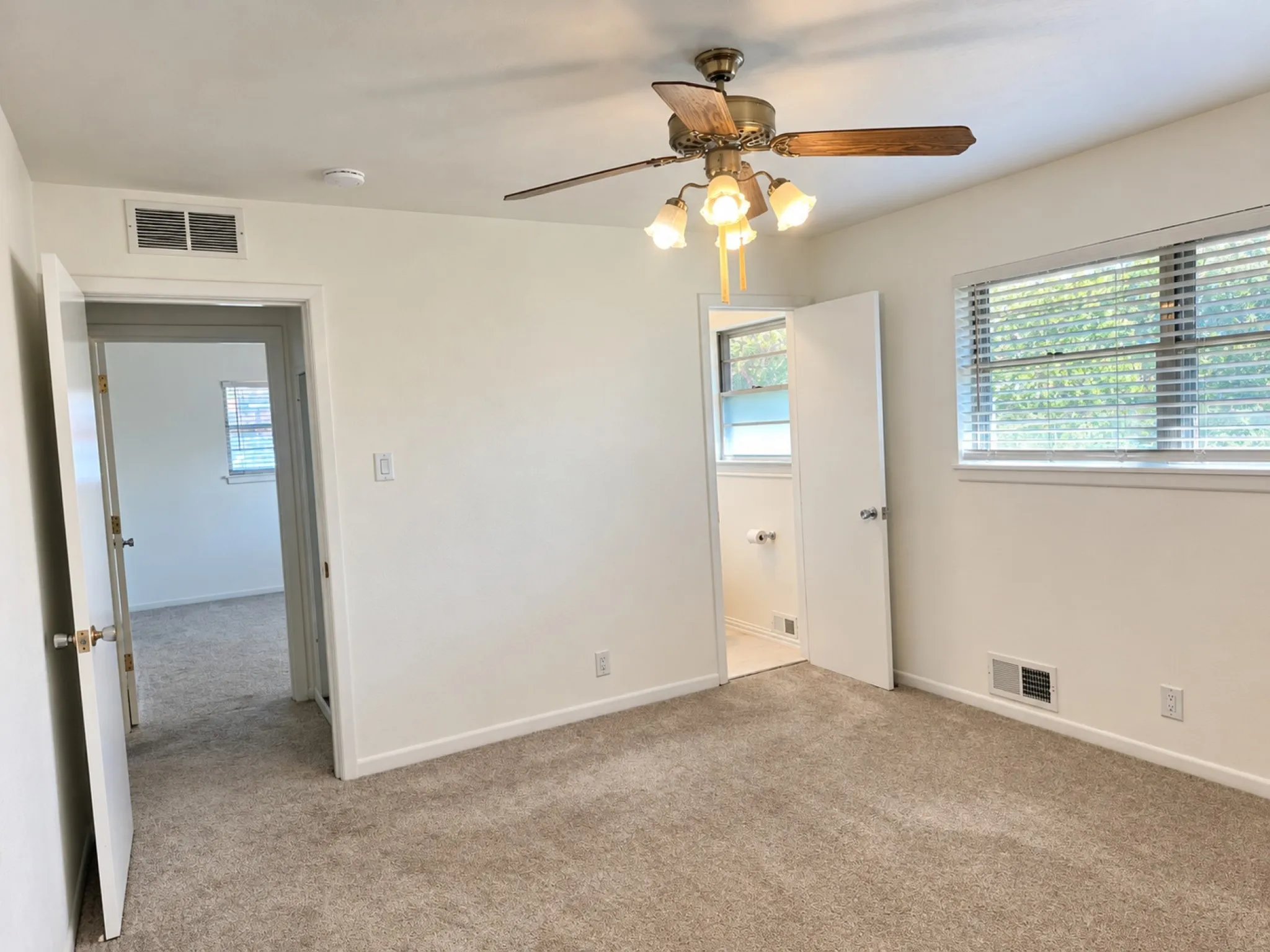 Single Family Residence For Rent in Grayson County , 2711 Morton Street, Denison, Texas 75020, 3 Bedroom, 2 Bathroom, 2 Garage spaces, 1,461 Sqft, built in 1963, mls#21391402, Real Estate Agent in Denison, Homes For Rent in Grayson county, Homes For Rent in Denison, Realtor in Denison Texas, Real Estate Brokerage Independent Realty Texas, Luminita Cordes Realtor