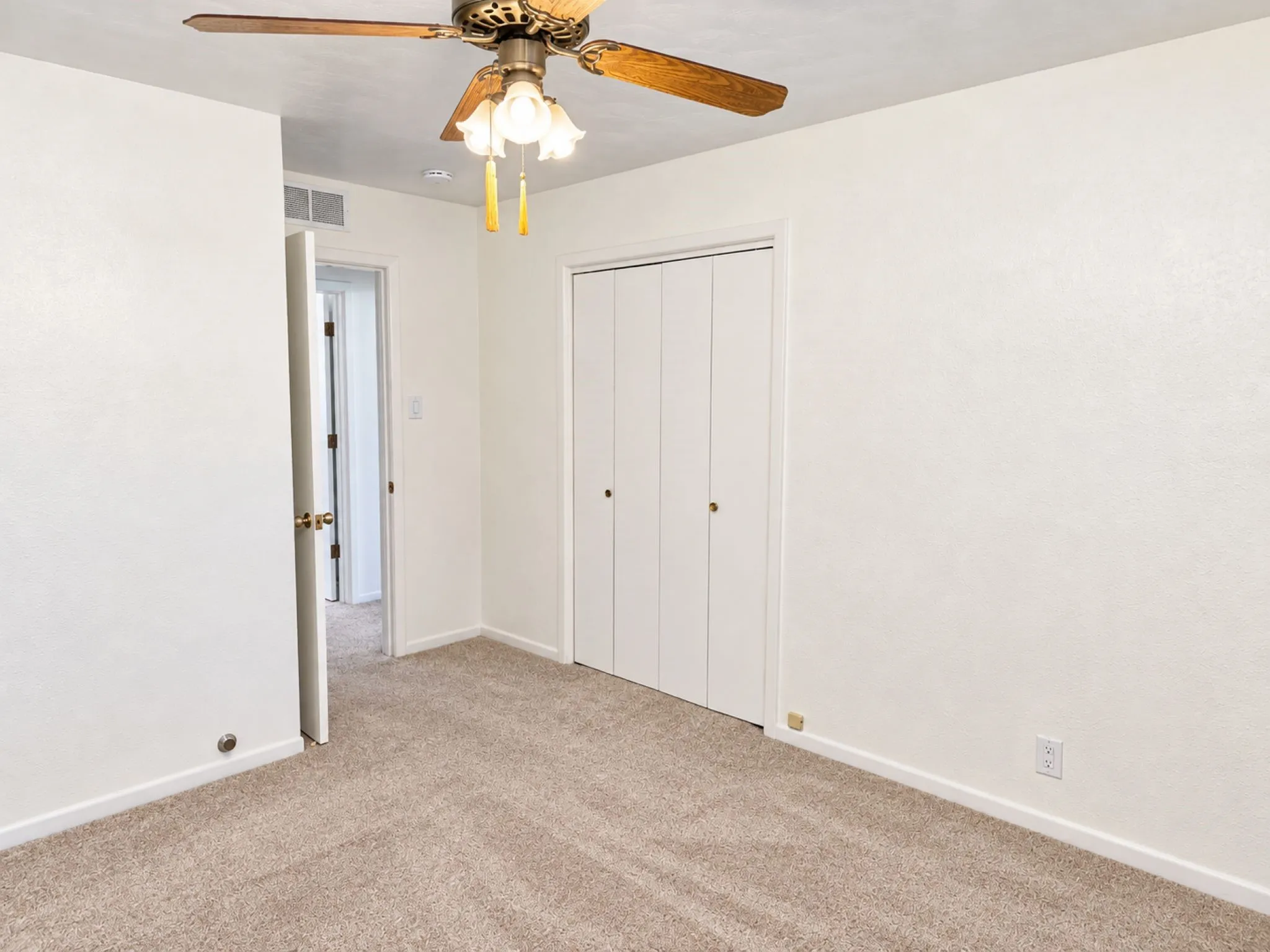 Single Family Residence For Rent in Grayson County , 2711 Morton Street, Denison, Texas 75020, 3 Bedroom, 2 Bathroom, 2 Garage spaces, 1,461 Sqft, built in 1963, mls#21391402, Real Estate Agent in Denison, Homes For Rent in Grayson county, Homes For Rent in Denison, Realtor in Denison Texas, Real Estate Brokerage Independent Realty Texas, Luminita Cordes Realtor