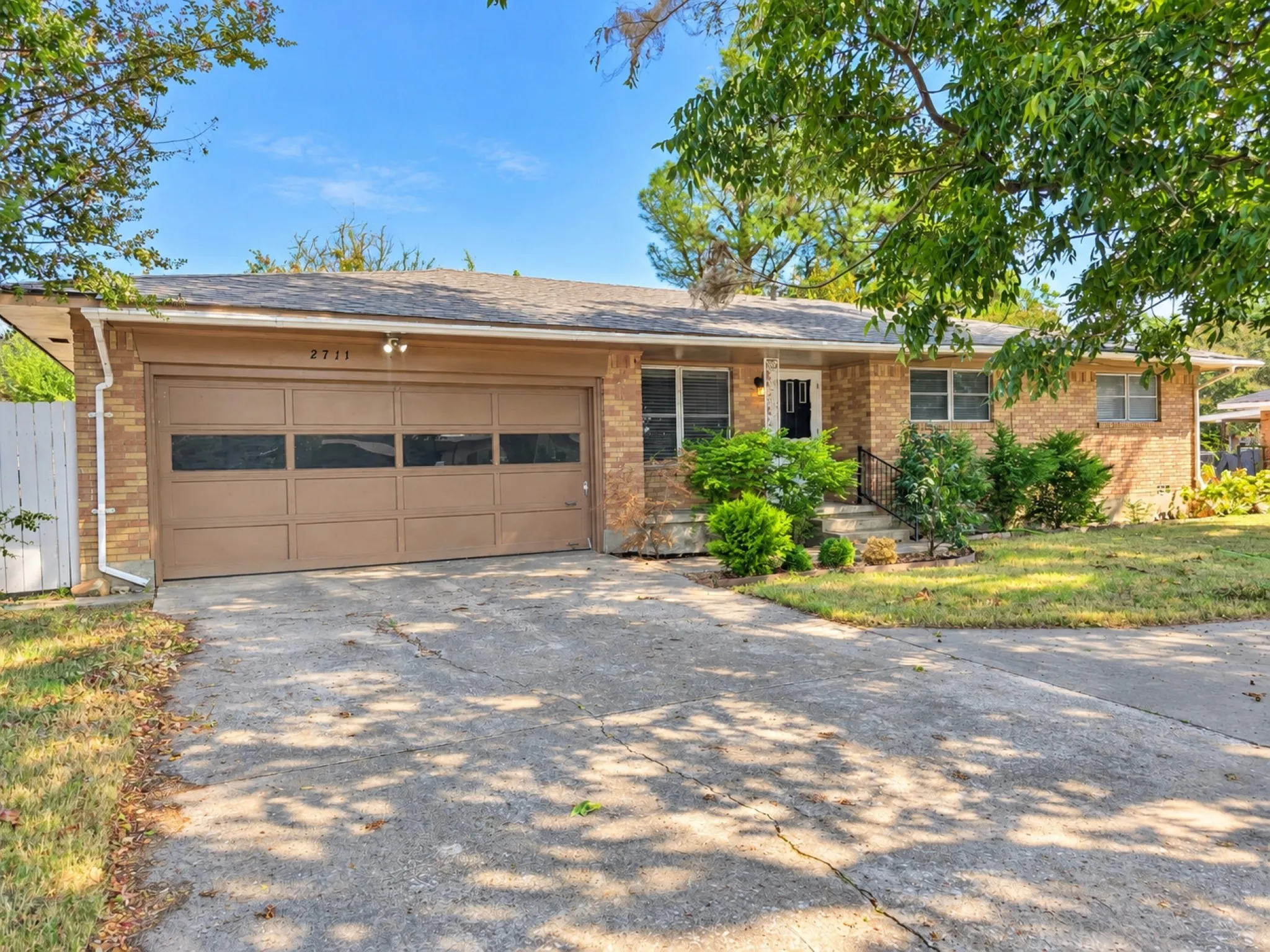 Single Family Residence For Rent in Grayson County , 2711 Morton Street, Denison, Texas 75020, 3 Bedroom, 2 Bathroom, 2 Garage spaces, 1,461 Sqft, built in 1963, mls#21391402, Real Estate Agent in Denison, Homes For Rent in Grayson county, Homes For Rent in Denison, Realtor in Denison Texas, Real Estate Brokerage Independent Realty Texas, Luminita Cordes Realtor