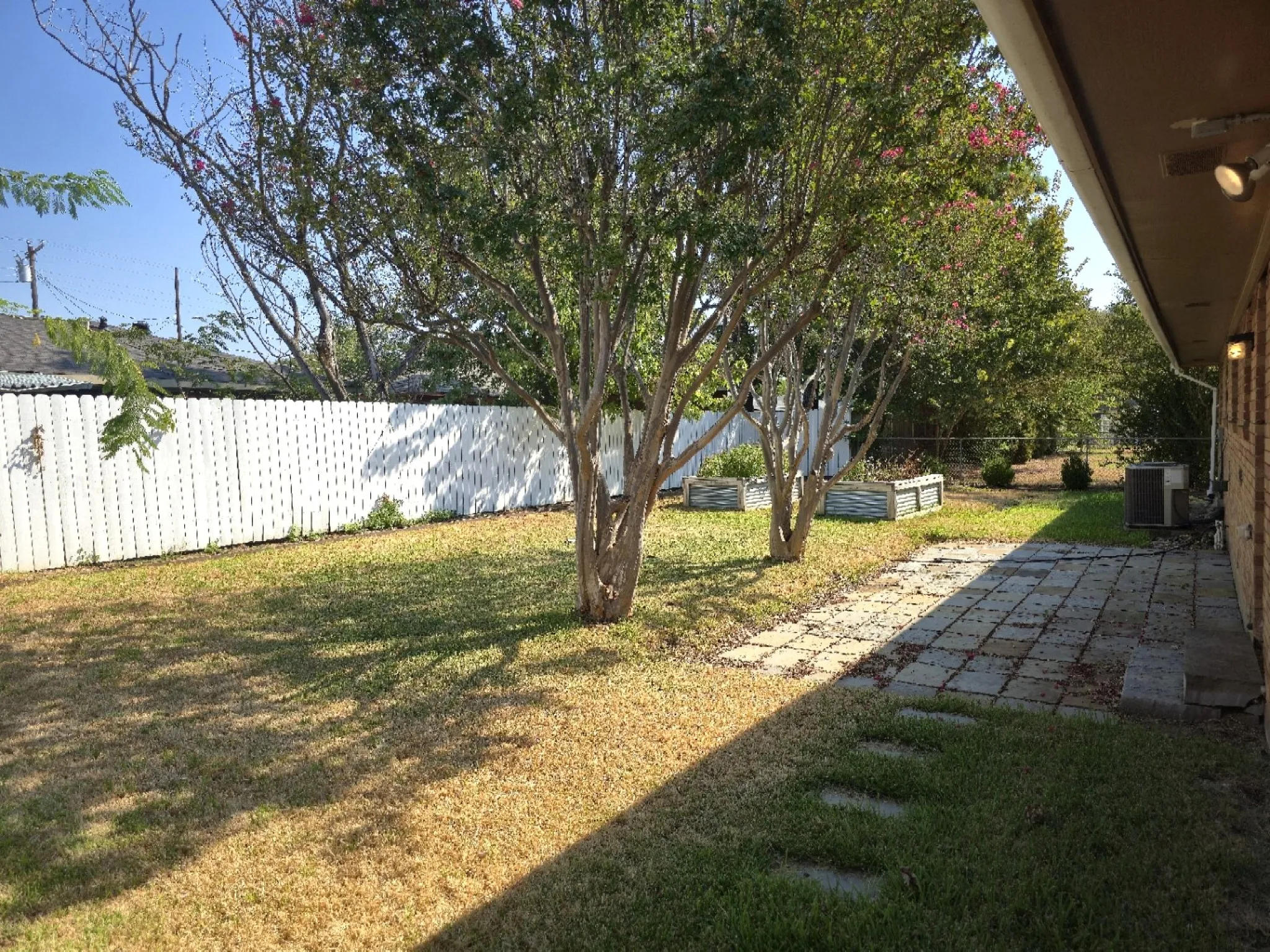 Single Family Residence For Rent in Grayson County , 2711 Morton Street, Denison, Texas 75020, 3 Bedroom, 2 Bathroom, 2 Garage spaces, 1,461 Sqft, built in 1963, mls#21391402, Real Estate Agent in Denison, Homes For Rent in Grayson county, Homes For Rent in Denison, Realtor in Denison Texas, Real Estate Brokerage Independent Realty Texas, Luminita Cordes Realtor