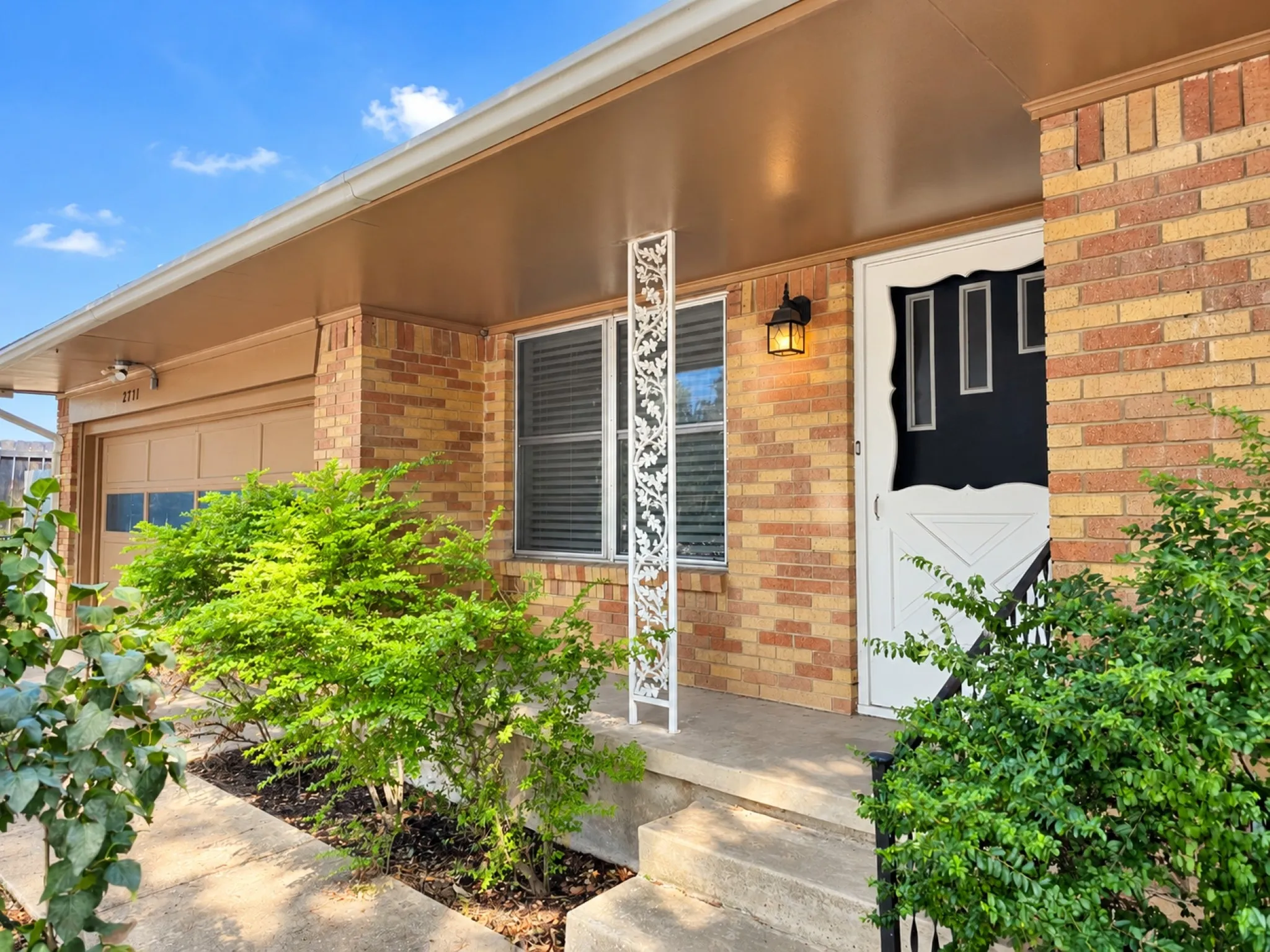 Single Family Residence For Rent in Grayson County , 2711 Morton Street, Denison, Texas 75020, 3 Bedroom, 2 Bathroom, 2 Garage spaces, 1,461 Sqft, built in 1963, mls#21391402, Real Estate Agent in Denison, Homes For Rent in Grayson county, Homes For Rent in Denison, Realtor in Denison Texas, Real Estate Brokerage Independent Realty Texas, Luminita Cordes Realtor