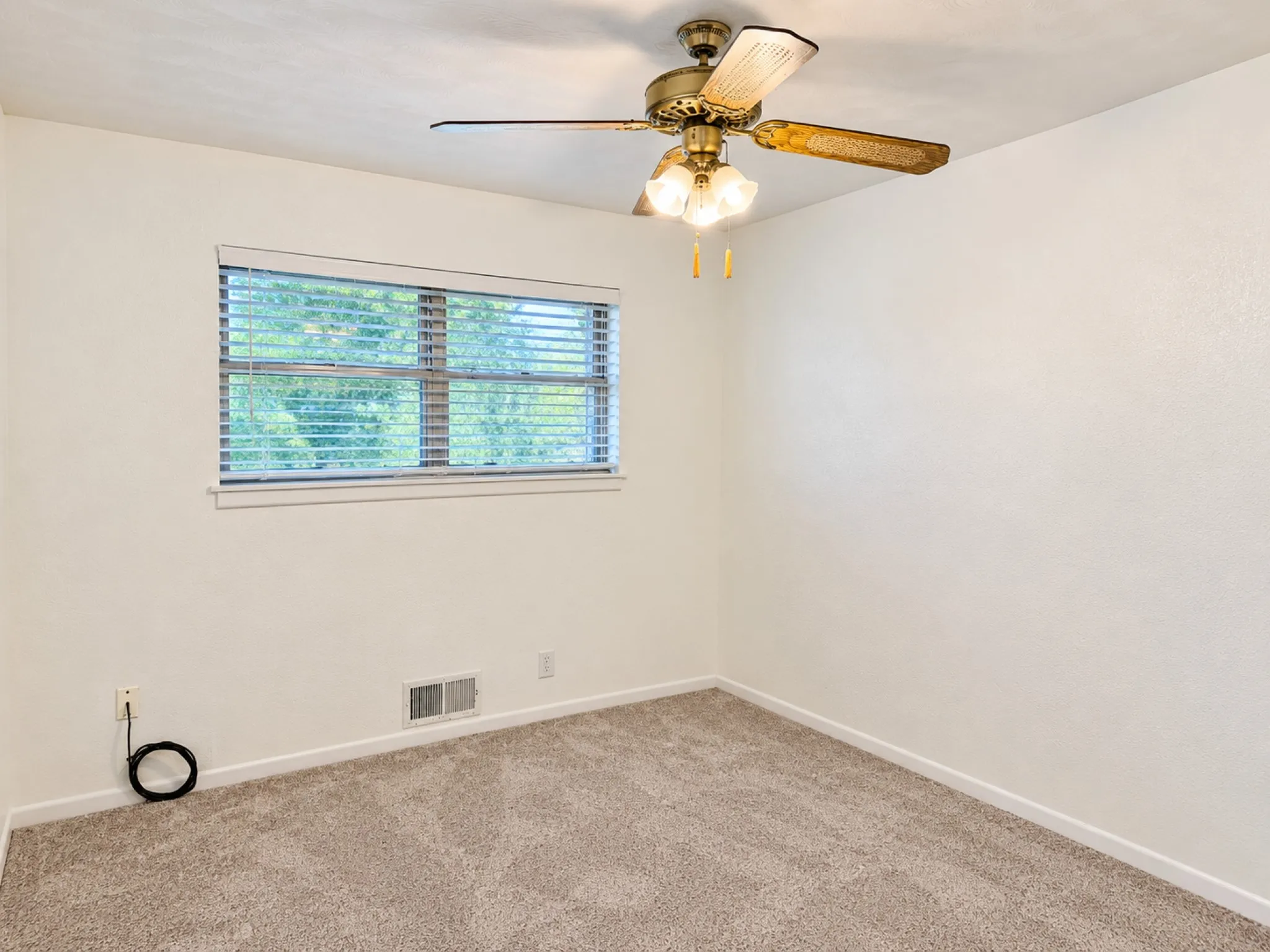 Single Family Residence For Rent in Grayson County , 2711 Morton Street, Denison, Texas 75020, 3 Bedroom, 2 Bathroom, 2 Garage spaces, 1,461 Sqft, built in 1963, mls#21391402, Real Estate Agent in Denison, Homes For Rent in Grayson county, Homes For Rent in Denison, Realtor in Denison Texas, Real Estate Brokerage Independent Realty Texas, Luminita Cordes Realtor
