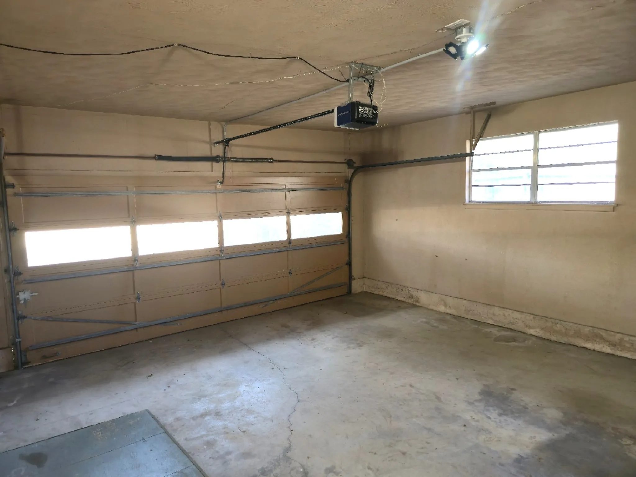 Single Family Residence For Rent in Grayson County , 2711 Morton Street, Denison, Texas 75020, 3 Bedroom, 2 Bathroom, 2 Garage spaces, 1,461 Sqft, built in 1963, mls#21391402, Real Estate Agent in Denison, Homes For Rent in Grayson county, Homes For Rent in Denison, Realtor in Denison Texas, Real Estate Brokerage Independent Realty Texas, Luminita Cordes Realtor