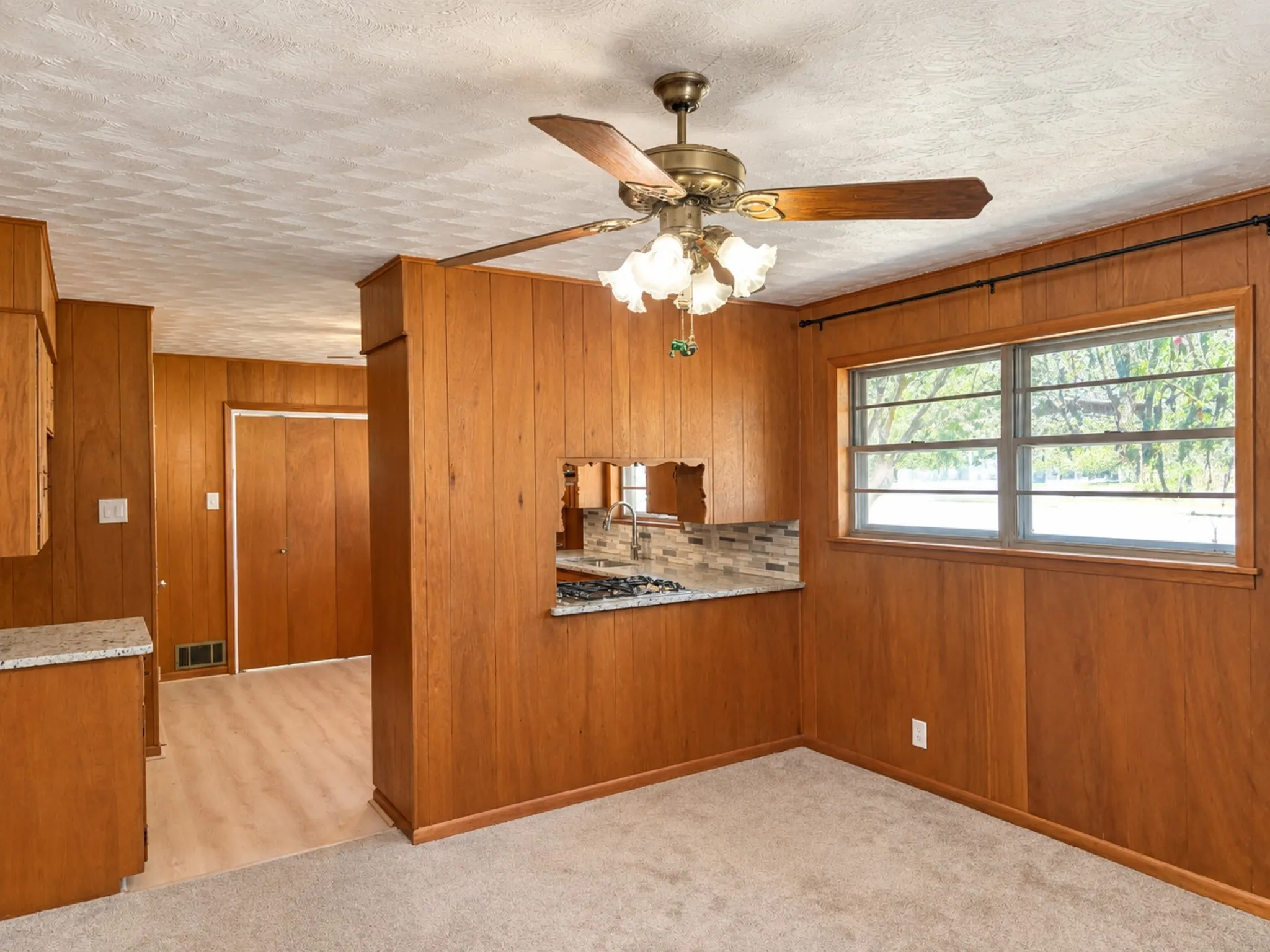 Single Family Residence For Rent in Grayson County , 2711 Morton Street, Denison, Texas 75020, 3 Bedroom, 2 Bathroom, 2 Garage spaces, 1,461 Sqft, built in 1963, mls#21391402, Real Estate Agent in Denison, Homes For Rent in Grayson county, Homes For Rent in Denison, Realtor in Denison Texas, Real Estate Brokerage Independent Realty Texas, Luminita Cordes Realtor