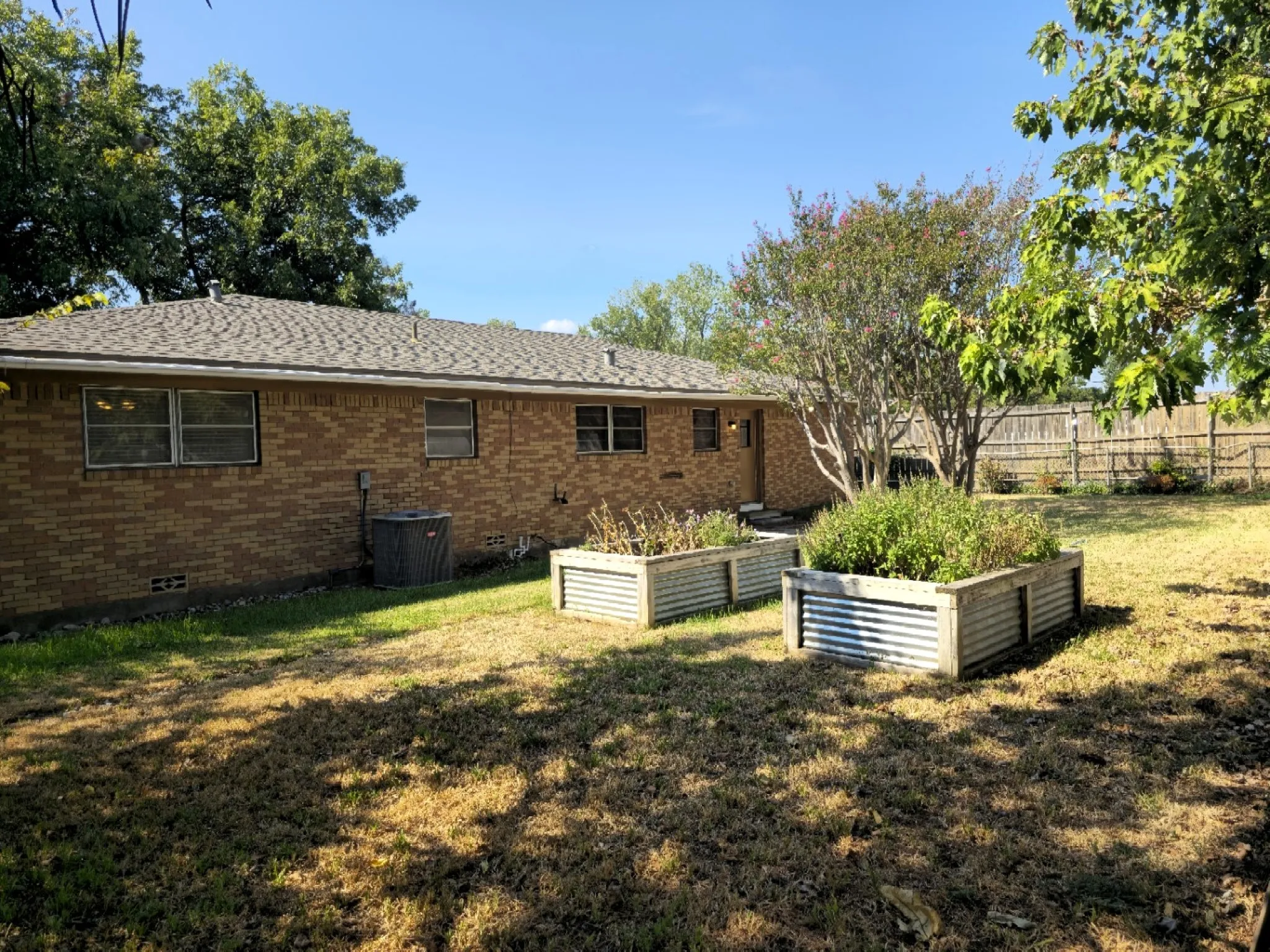 Single Family Residence For Rent in Grayson County , 2711 Morton Street, Denison, Texas 75020, 3 Bedroom, 2 Bathroom, 2 Garage spaces, 1,461 Sqft, built in 1963, mls#21391402, Real Estate Agent in Denison, Homes For Rent in Grayson county, Homes For Rent in Denison, Realtor in Denison Texas, Real Estate Brokerage Independent Realty Texas, Luminita Cordes Realtor