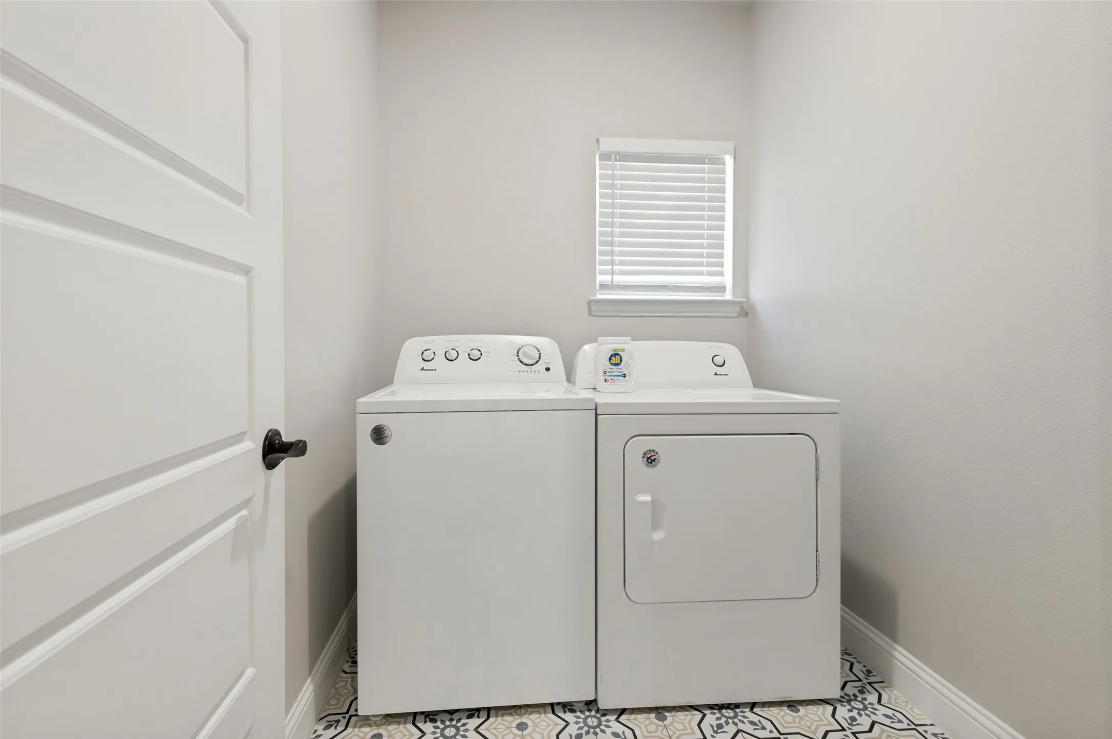 Single Family Residence For Sale in Tarrant County , 1315 Oak Knoll Drive, Haltom City, Texas 76117, 3 Bedroom, 3 Bathroom, 2 Garage spaces, 1,900 Sqft, built in 2023, mls#21388341, Real Estate Agent in Haltom City, Homes For Sale in Tarrant county, Homes For Sale in Haltom City, Realtor in Haltom City Texas, Real Estate Brokerage Independent Realty Texas, Luminita Cordes Realtor