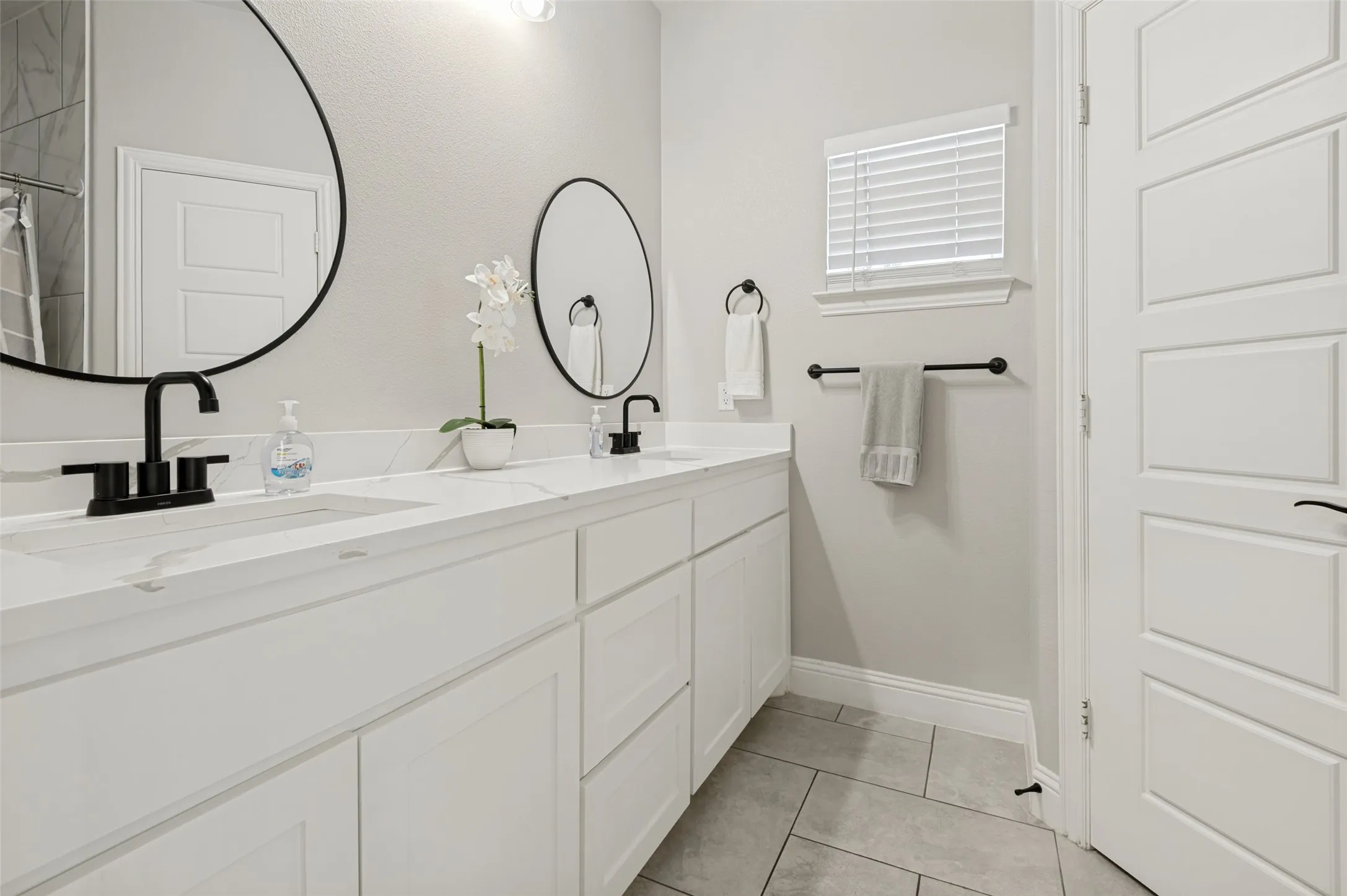 Single Family Residence For Sale in Tarrant County , 1315 Oak Knoll Drive, Haltom City, Texas 76117, 3 Bedroom, 3 Bathroom, 2 Garage spaces, 1,900 Sqft, built in 2023, mls#21388341, Real Estate Agent in Haltom City, Homes For Sale in Tarrant county, Homes For Sale in Haltom City, Realtor in Haltom City Texas, Real Estate Brokerage Independent Realty Texas, Luminita Cordes Realtor