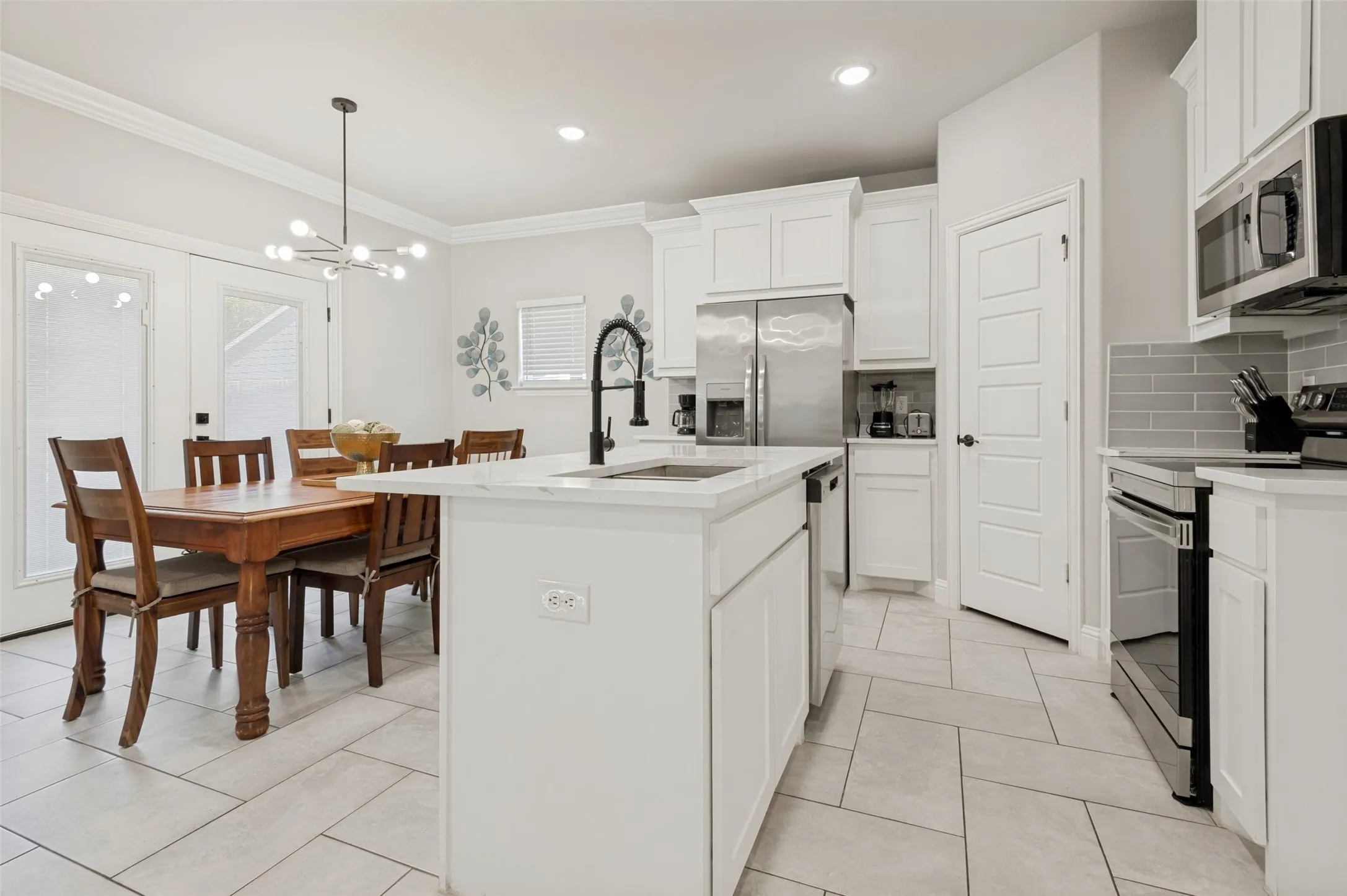 Single Family Residence For Sale in Tarrant County , 1315 Oak Knoll Drive, Haltom City, Texas 76117, 3 Bedroom, 3 Bathroom, 2 Garage spaces, 1,900 Sqft, built in 2023, mls#21388341, Real Estate Agent in Haltom City, Homes For Sale in Tarrant county, Homes For Sale in Haltom City, Realtor in Haltom City Texas, Real Estate Brokerage Independent Realty Texas, Luminita Cordes Realtor