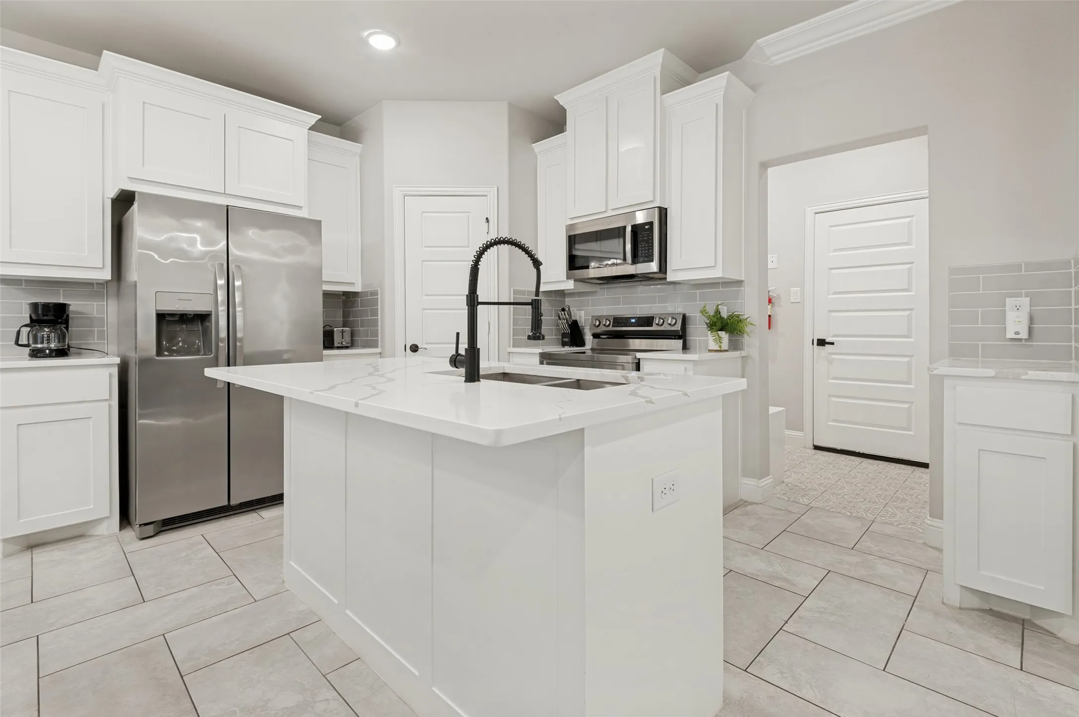 Single Family Residence For Sale in Tarrant County , 1315 Oak Knoll Drive, Haltom City, Texas 76117, 3 Bedroom, 3 Bathroom, 2 Garage spaces, 1,900 Sqft, built in 2023, mls#21388341, Real Estate Agent in Haltom City, Homes For Sale in Tarrant county, Homes For Sale in Haltom City, Realtor in Haltom City Texas, Real Estate Brokerage Independent Realty Texas, Luminita Cordes Realtor