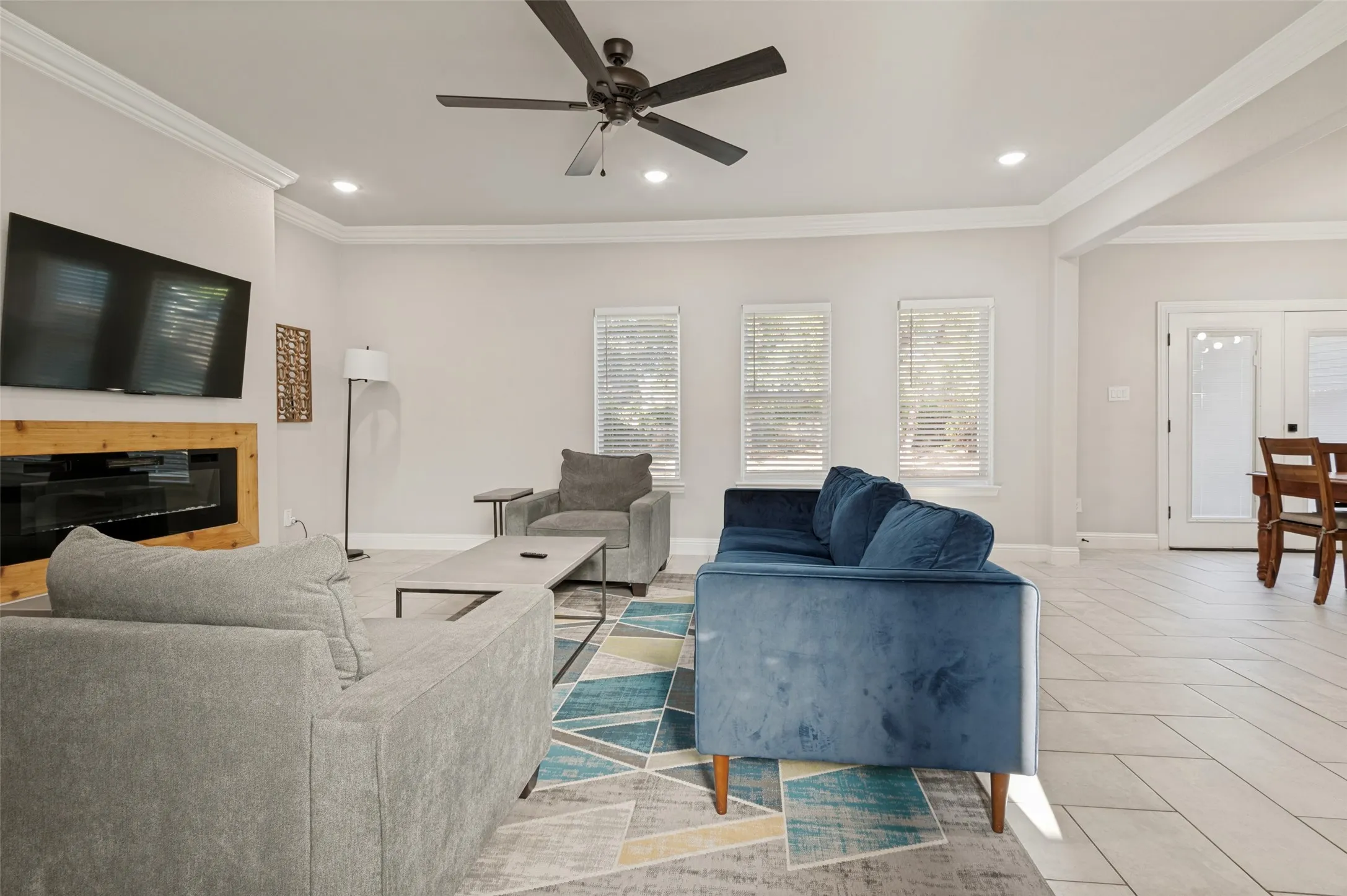 Single Family Residence For Sale in Tarrant County , 1315 Oak Knoll Drive, Haltom City, Texas 76117, 3 Bedroom, 3 Bathroom, 2 Garage spaces, 1,900 Sqft, built in 2023, mls#21388341, Real Estate Agent in Haltom City, Homes For Sale in Tarrant county, Homes For Sale in Haltom City, Realtor in Haltom City Texas, Real Estate Brokerage Independent Realty Texas, Luminita Cordes Realtor