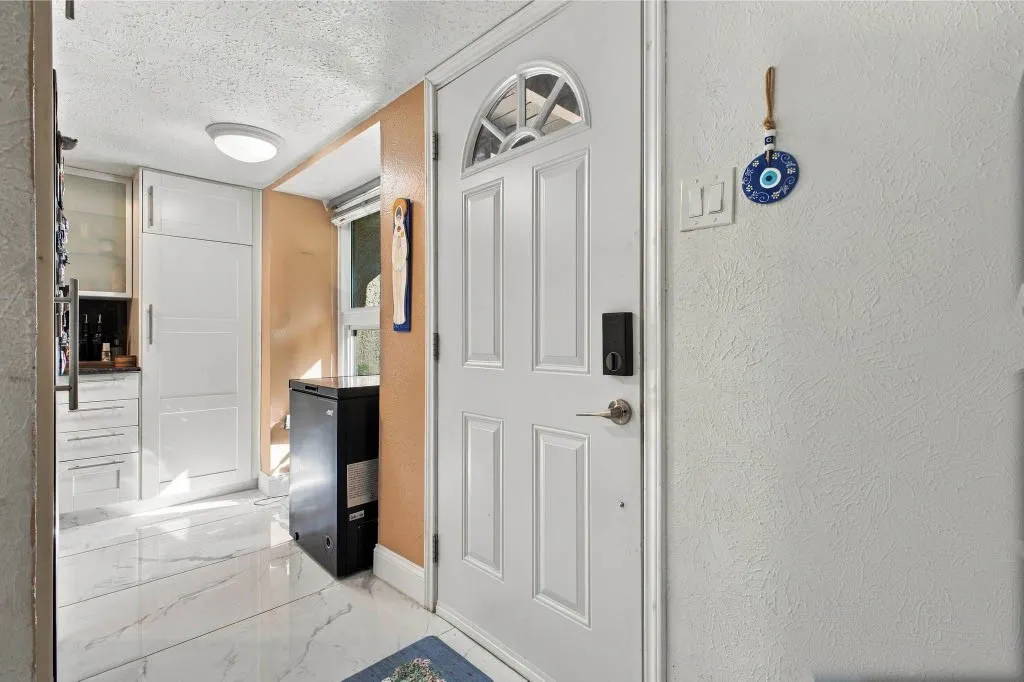 Condominium For Rent in Dallas County , 4569 N O Connor Road 1314, Irving, Texas 75062, 1 Bedroom, 2 Bathroom, Garage spaces, 1,068 Sqft, built in 1975, mls#21390802, Real Estate Agent in Irving, Homes For Rent in Dallas county, Homes For Rent in Irving, Realtor in Irving Texas, Real Estate Brokerage Independent Realty Texas, Luminita Cordes Realtor