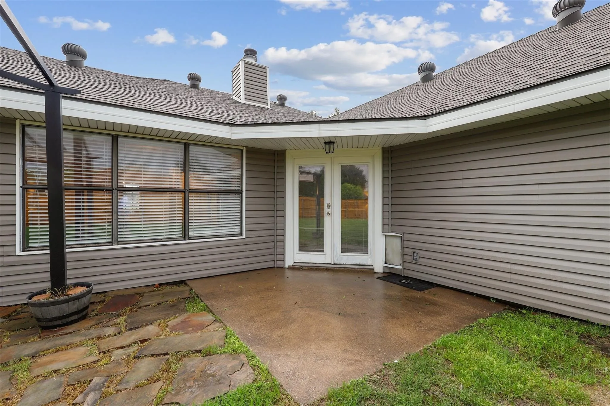 Single Family Residence For Rent in Collin County , 400 Azalea Drive, Allen, Texas 75002, 3 Bedroom, 2 Bathroom, 2 Garage spaces, 1,515 Sqft, built in 1987, mls#21391192, Real Estate Agent in Allen, Homes For Rent in Collin county, Homes For Rent in Allen, Realtor in Allen Texas, Real Estate Brokerage Independent Realty Texas, Luminita Cordes Realtor