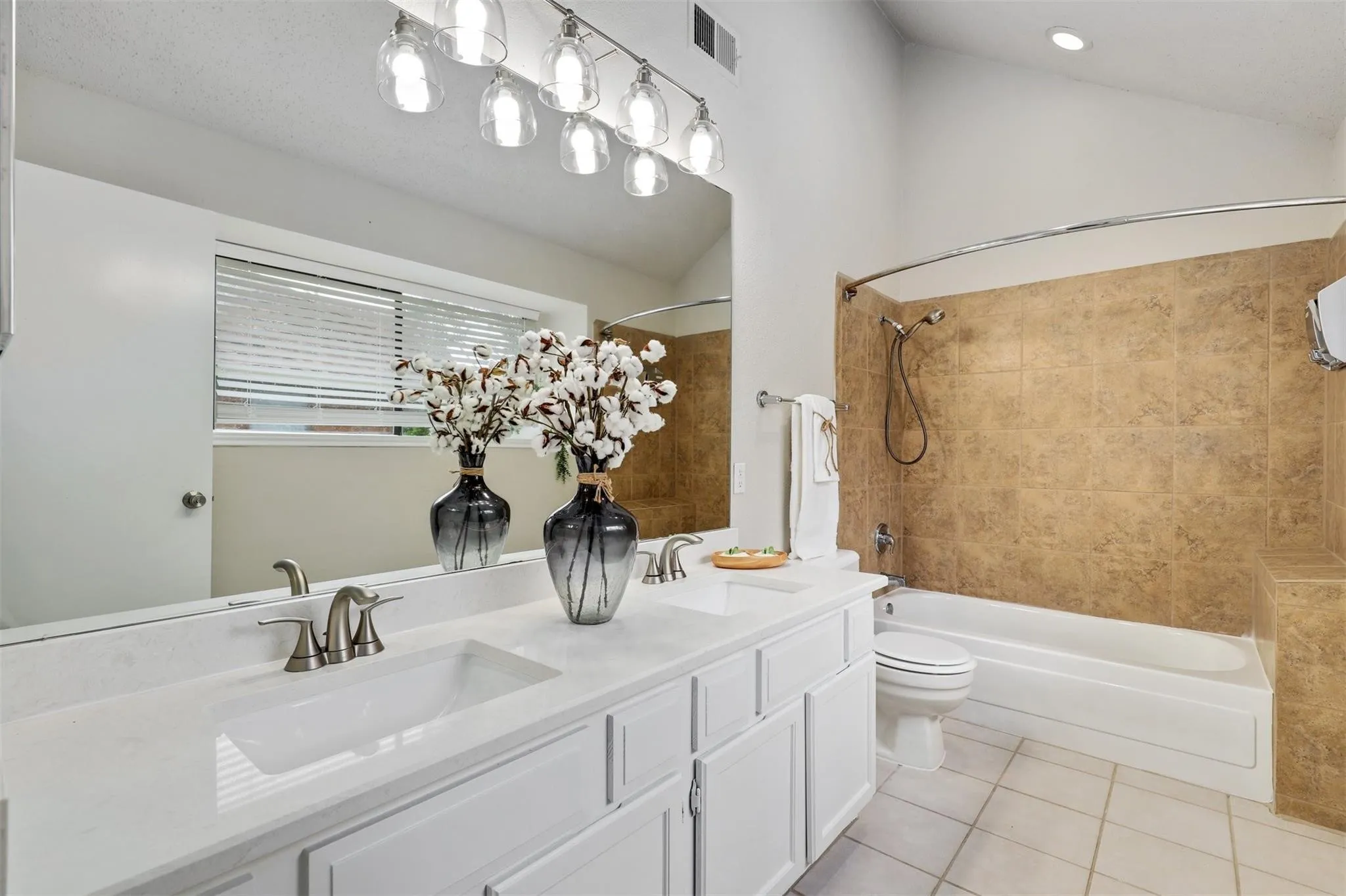 Single Family Residence For Rent in Collin County , 400 Azalea Drive, Allen, Texas 75002, 3 Bedroom, 2 Bathroom, 2 Garage spaces, 1,515 Sqft, built in 1987, mls#21391192, Real Estate Agent in Allen, Homes For Rent in Collin county, Homes For Rent in Allen, Realtor in Allen Texas, Real Estate Brokerage Independent Realty Texas, Luminita Cordes Realtor