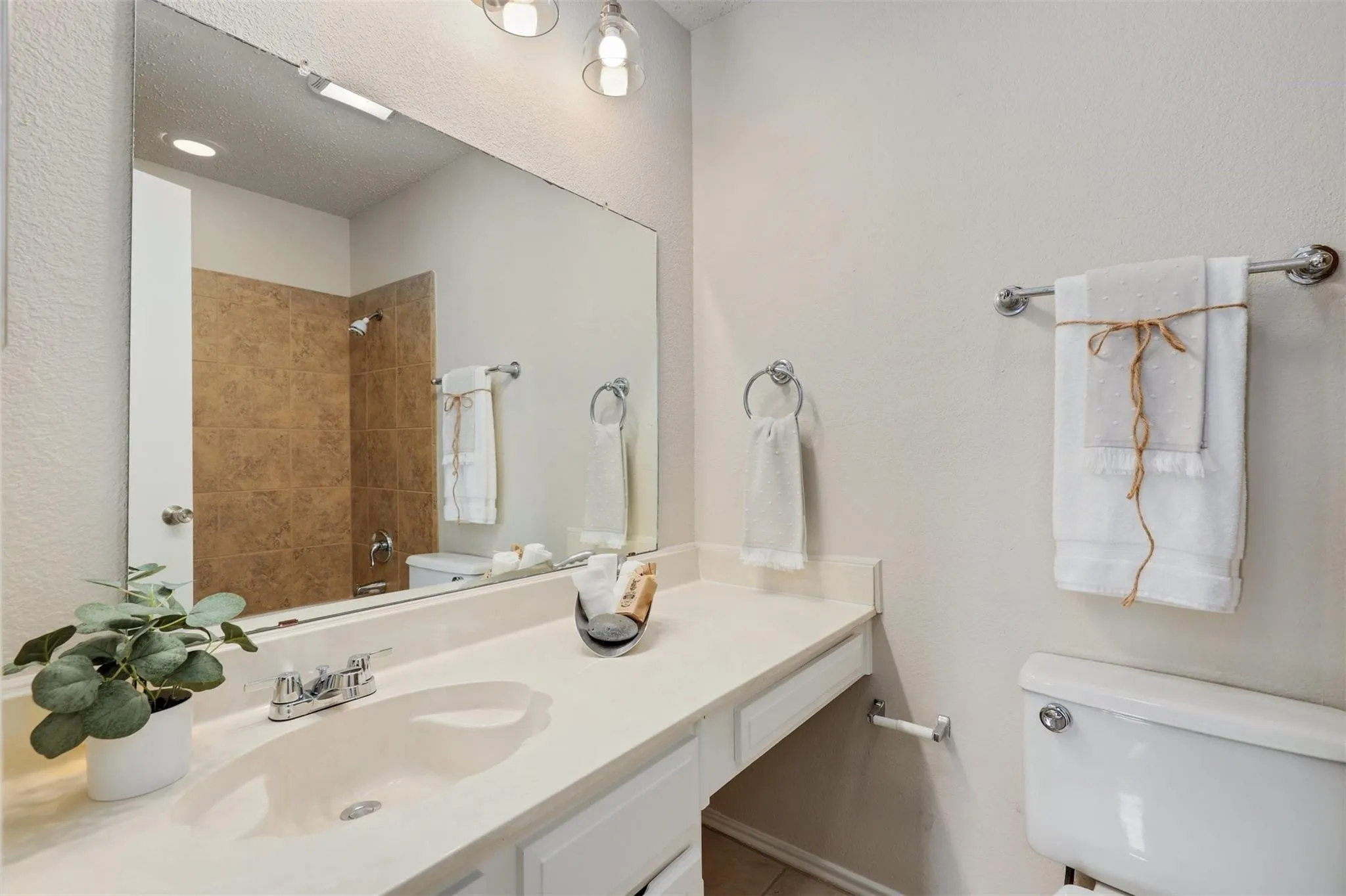 Single Family Residence For Rent in Collin County , 400 Azalea Drive, Allen, Texas 75002, 3 Bedroom, 2 Bathroom, 2 Garage spaces, 1,515 Sqft, built in 1987, mls#21391192, Real Estate Agent in Allen, Homes For Rent in Collin county, Homes For Rent in Allen, Realtor in Allen Texas, Real Estate Brokerage Independent Realty Texas, Luminita Cordes Realtor