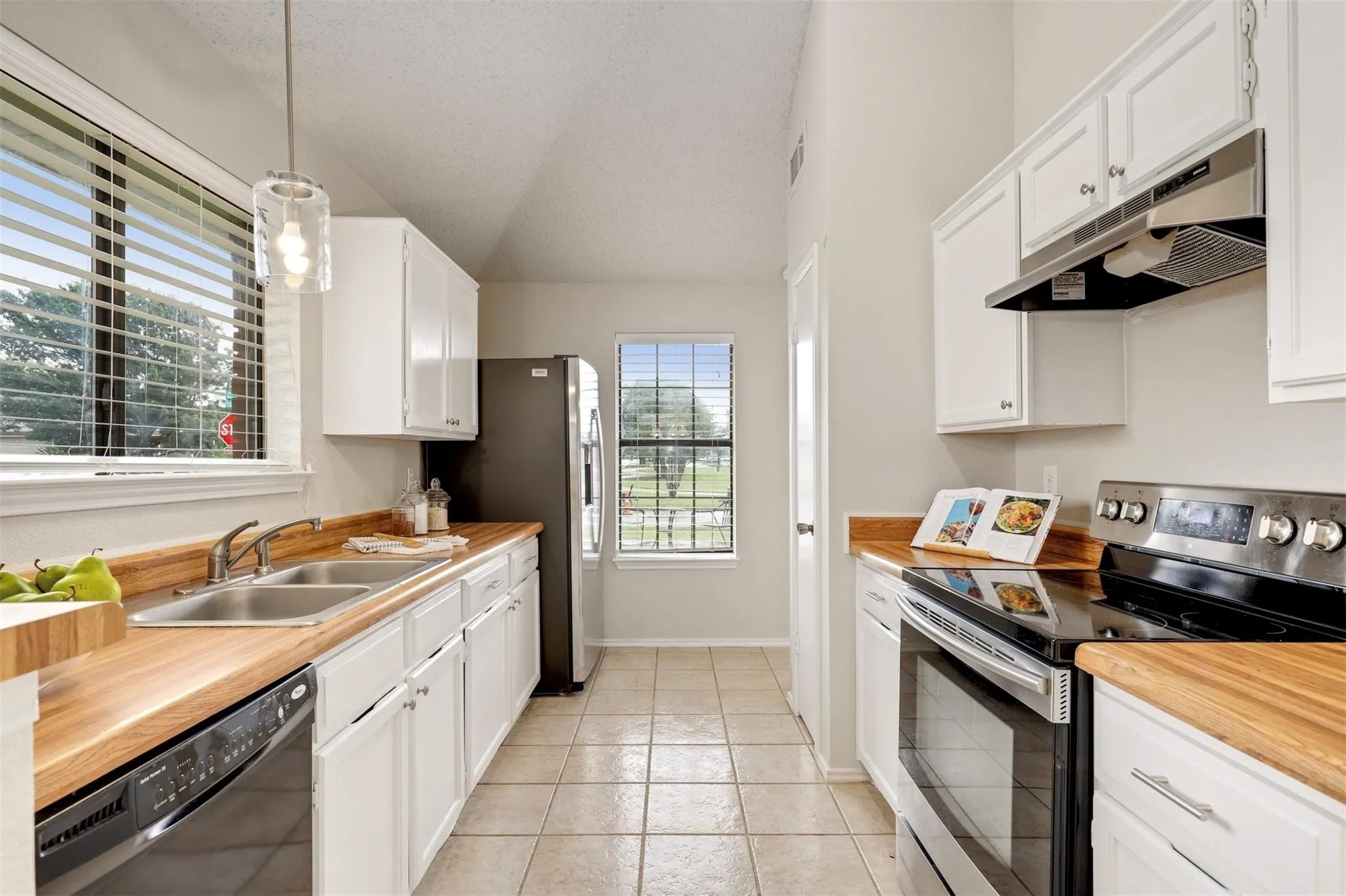 Single Family Residence For Rent in Collin County , 400 Azalea Drive, Allen, Texas 75002, 3 Bedroom, 2 Bathroom, 2 Garage spaces, 1,515 Sqft, built in 1987, mls#21391192, Real Estate Agent in Allen, Homes For Rent in Collin county, Homes For Rent in Allen, Realtor in Allen Texas, Real Estate Brokerage Independent Realty Texas, Luminita Cordes Realtor