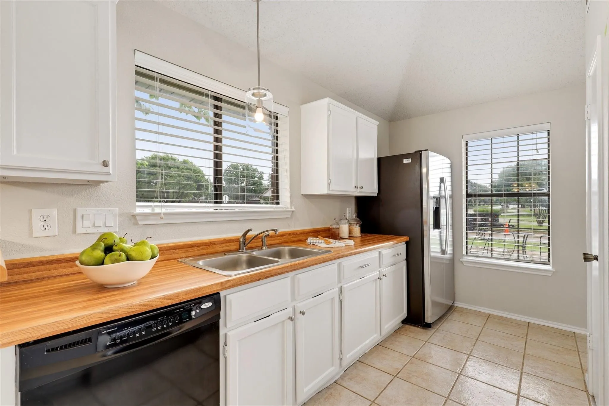 Single Family Residence For Rent in Collin County , 400 Azalea Drive, Allen, Texas 75002, 3 Bedroom, 2 Bathroom, 2 Garage spaces, 1,515 Sqft, built in 1987, mls#21391192, Real Estate Agent in Allen, Homes For Rent in Collin county, Homes For Rent in Allen, Realtor in Allen Texas, Real Estate Brokerage Independent Realty Texas, Luminita Cordes Realtor