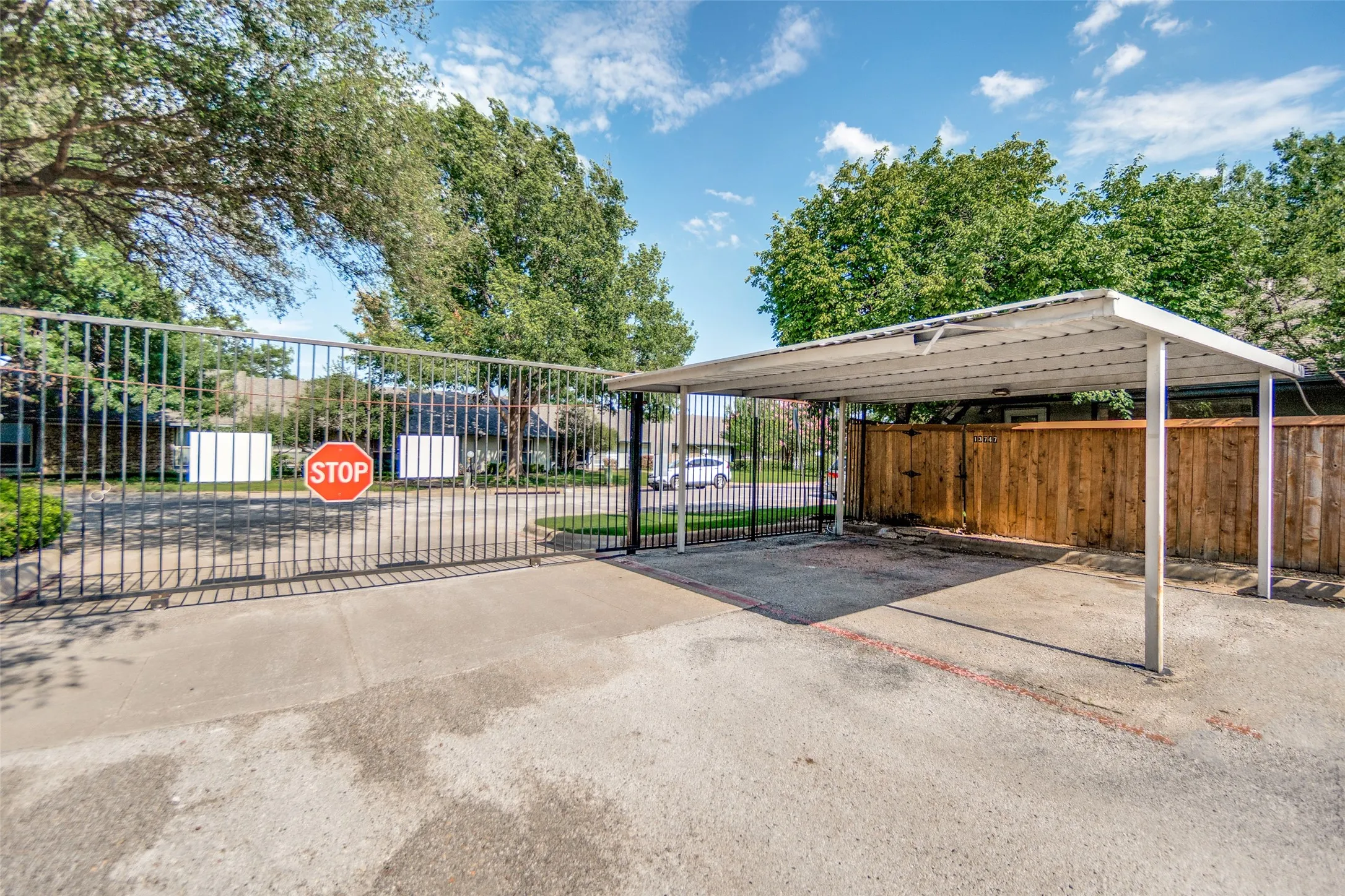Townhouse For Rent in Dallas County , 13747 Flagstone Lane, Dallas, Texas 75240, 2 Bedroom, 2 Bathroom, Garage spaces, 1,408 Sqft, built in 1970, mls#21391420, Real Estate Agent in Dallas, Homes For Rent in Dallas county, Homes For Rent in Dallas, Realtor in Dallas Texas, Real Estate Brokerage Independent Realty Texas, Luminita Cordes Realtor