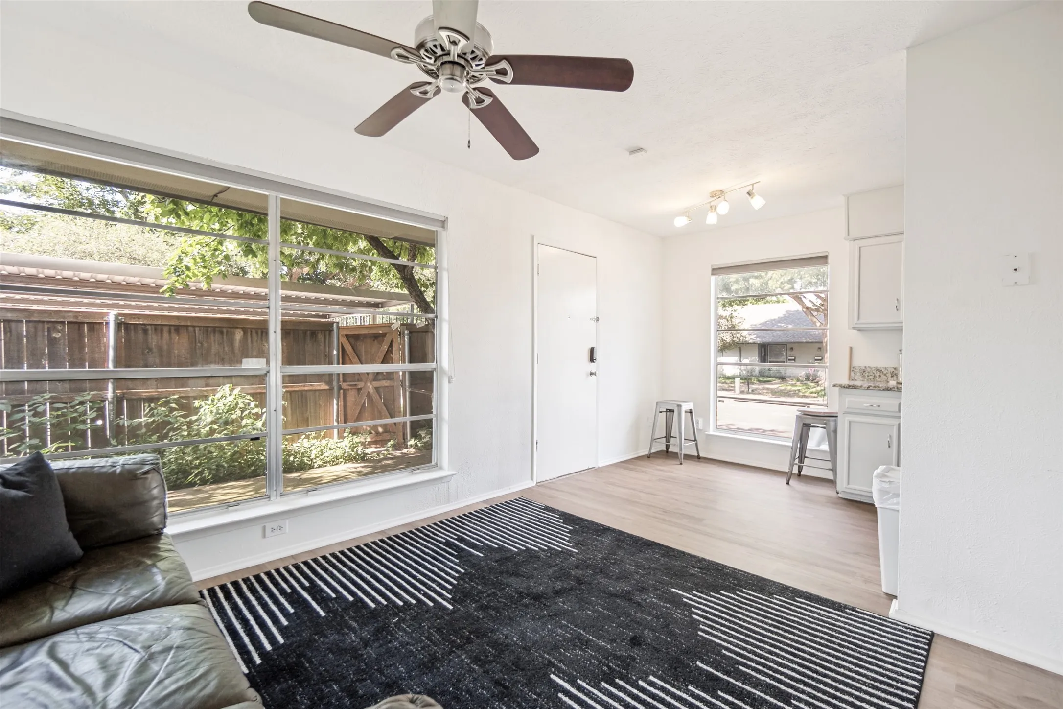 Townhouse For Rent in Dallas County , 13747 Flagstone Lane, Dallas, Texas 75240, 2 Bedroom, 2 Bathroom, Garage spaces, 1,408 Sqft, built in 1970, mls#21391420, Real Estate Agent in Dallas, Homes For Rent in Dallas county, Homes For Rent in Dallas, Realtor in Dallas Texas, Real Estate Brokerage Independent Realty Texas, Luminita Cordes Realtor