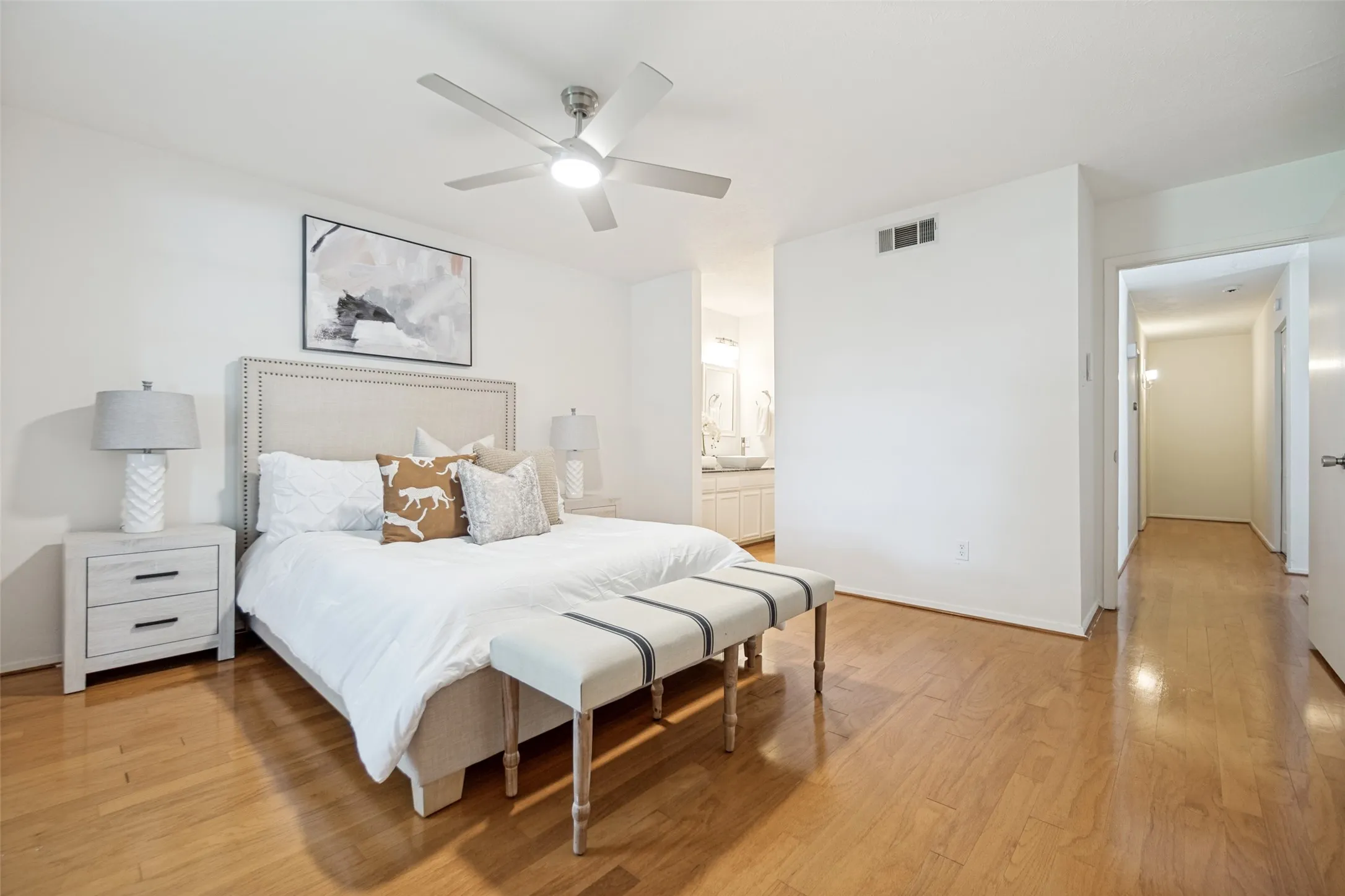 Townhouse For Rent in Dallas County , 13747 Flagstone Lane, Dallas, Texas 75240, 2 Bedroom, 2 Bathroom, Garage spaces, 1,408 Sqft, built in 1970, mls#21391420, Real Estate Agent in Dallas, Homes For Rent in Dallas county, Homes For Rent in Dallas, Realtor in Dallas Texas, Real Estate Brokerage Independent Realty Texas, Luminita Cordes Realtor