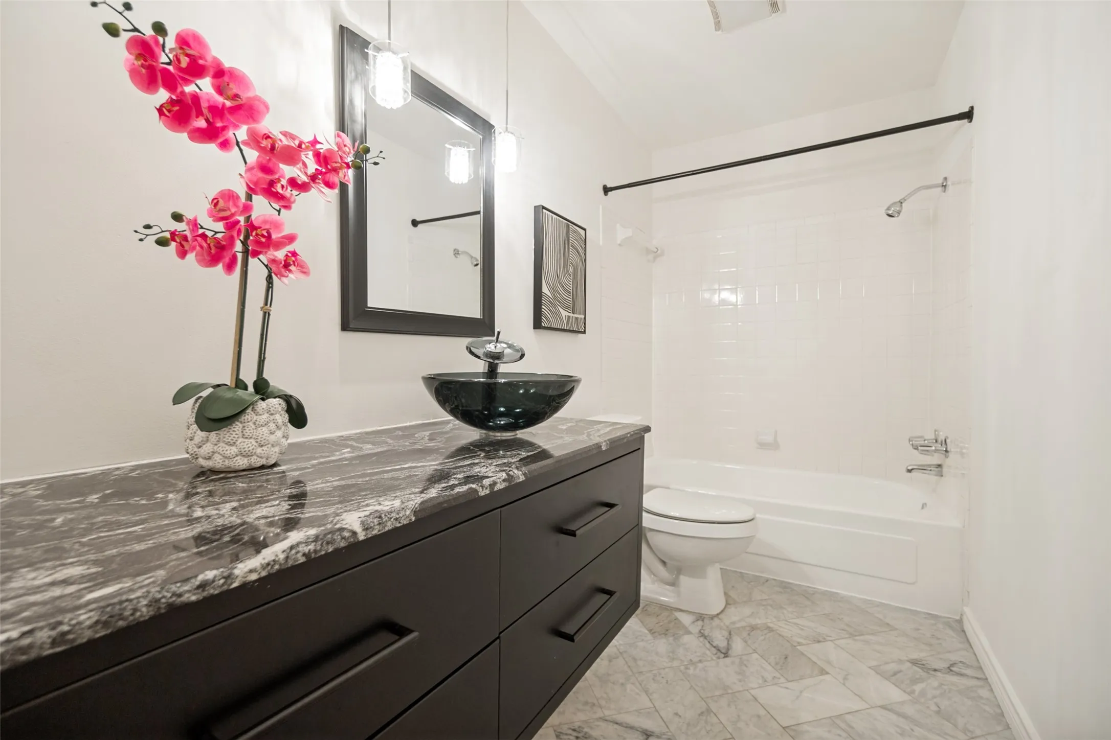 Townhouse For Rent in Dallas County , 13747 Flagstone Lane, Dallas, Texas 75240, 2 Bedroom, 2 Bathroom, Garage spaces, 1,408 Sqft, built in 1970, mls#21391420, Real Estate Agent in Dallas, Homes For Rent in Dallas county, Homes For Rent in Dallas, Realtor in Dallas Texas, Real Estate Brokerage Independent Realty Texas, Luminita Cordes Realtor