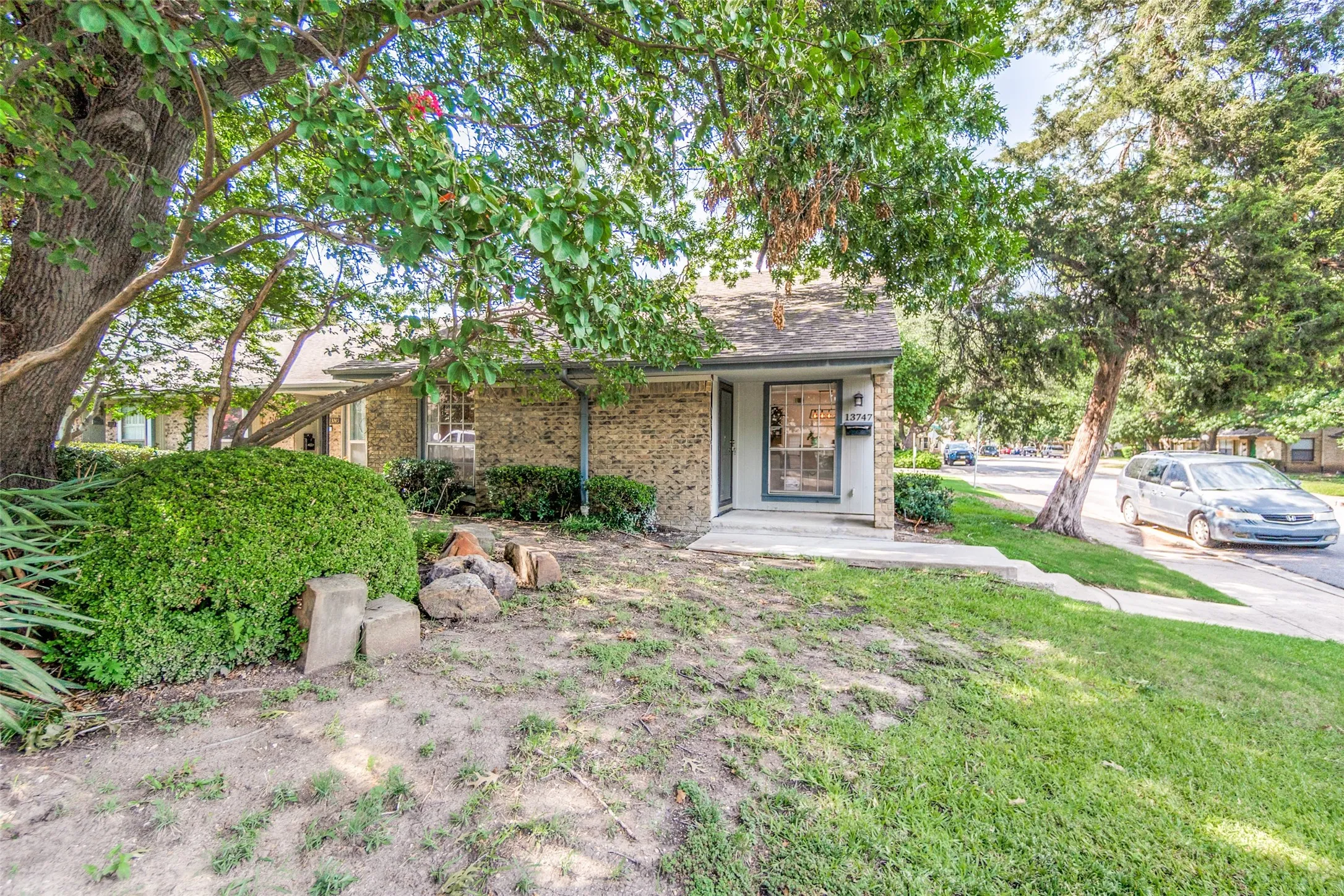 Townhouse For Rent in Dallas County , 13747 Flagstone Lane, Dallas, Texas 75240, 2 Bedroom, 2 Bathroom, Garage spaces, 1,408 Sqft, built in 1970, mls#21391420, Real Estate Agent in Dallas, Homes For Rent in Dallas county, Homes For Rent in Dallas, Realtor in Dallas Texas, Real Estate Brokerage Independent Realty Texas, Luminita Cordes Realtor