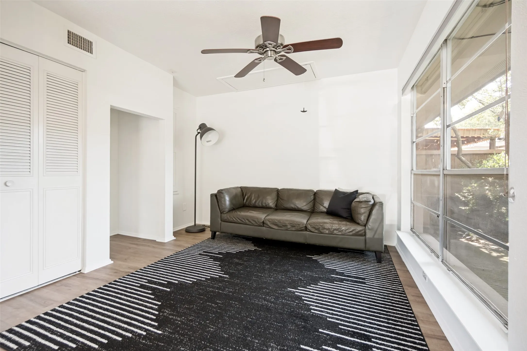 Townhouse For Rent in Dallas County , 13747 Flagstone Lane, Dallas, Texas 75240, 2 Bedroom, 2 Bathroom, Garage spaces, 1,408 Sqft, built in 1970, mls#21391420, Real Estate Agent in Dallas, Homes For Rent in Dallas county, Homes For Rent in Dallas, Realtor in Dallas Texas, Real Estate Brokerage Independent Realty Texas, Luminita Cordes Realtor