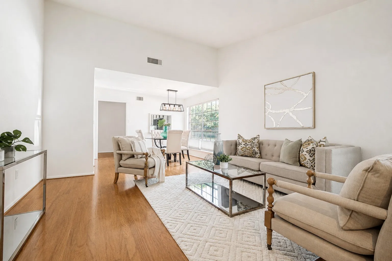 Townhouse For Rent in Dallas County , 13747 Flagstone Lane, Dallas, Texas 75240, 2 Bedroom, 2 Bathroom, Garage spaces, 1,408 Sqft, built in 1970, mls#21391420, Real Estate Agent in Dallas, Homes For Rent in Dallas county, Homes For Rent in Dallas, Realtor in Dallas Texas, Real Estate Brokerage Independent Realty Texas, Luminita Cordes Realtor