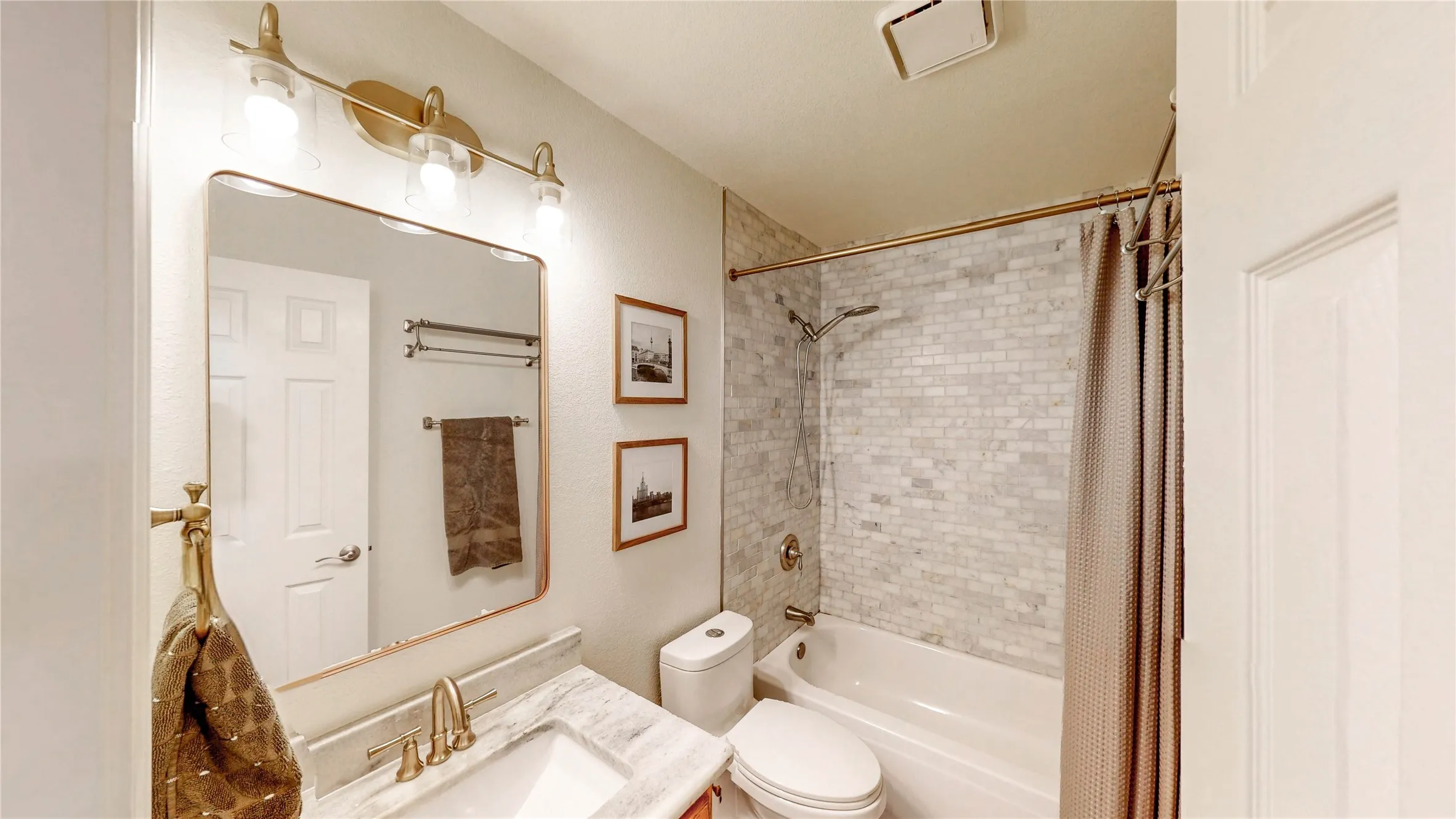 Single Family Residence For Sale in Denton County , 4612 Sandera Lane, Flower Mound, Texas 75028, 3 Bedroom, 2 Bathroom, 2 Garage spaces, 1,482 Sqft, built in 1992, mls#21391430, Real Estate Agent in Flower Mound, Homes For Sale in Denton county, Homes For Sale in Flower Mound, Realtor in Flower Mound Texas, Real Estate Brokerage Independent Realty Texas, Luminita Cordes Realtor