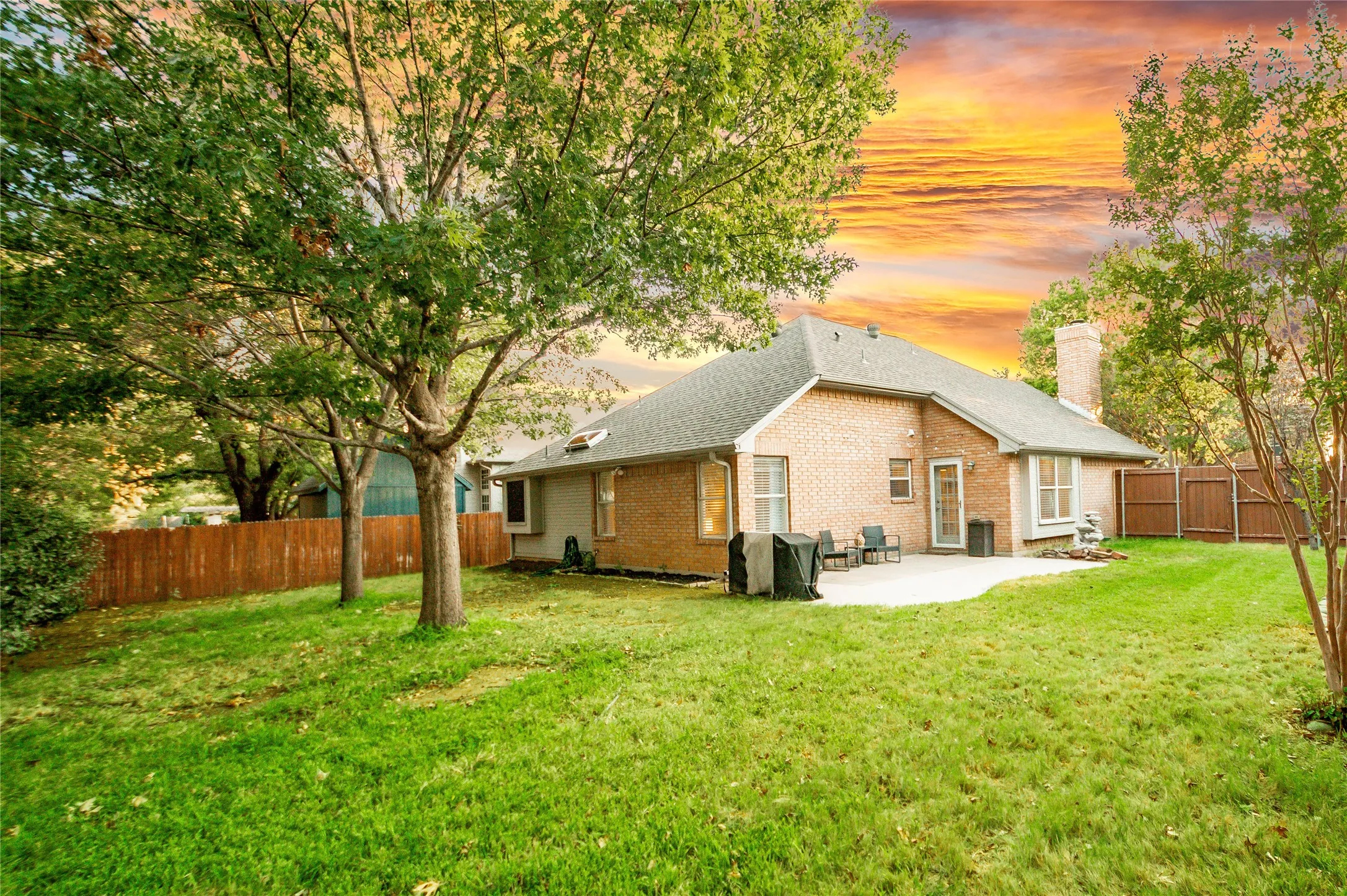 Single Family Residence For Sale in Denton County , 4612 Sandera Lane, Flower Mound, Texas 75028, 3 Bedroom, 2 Bathroom, 2 Garage spaces, 1,482 Sqft, built in 1992, mls#21391430, Real Estate Agent in Flower Mound, Homes For Sale in Denton county, Homes For Sale in Flower Mound, Realtor in Flower Mound Texas, Real Estate Brokerage Independent Realty Texas, Luminita Cordes Realtor