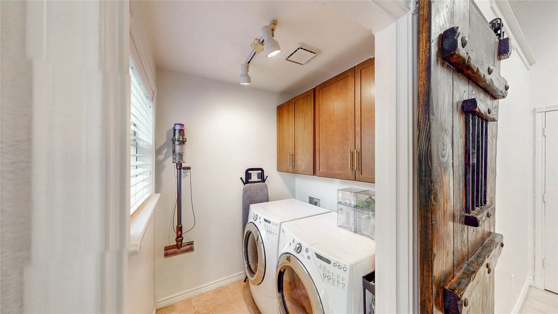 Single Family Residence For Sale in Denton County , 4612 Sandera Lane, Flower Mound, Texas 75028, 3 Bedroom, 2 Bathroom, 2 Garage spaces, 1,482 Sqft, built in 1992, mls#21391430, Real Estate Agent in Flower Mound, Homes For Sale in Denton county, Homes For Sale in Flower Mound, Realtor in Flower Mound Texas, Real Estate Brokerage Independent Realty Texas, Luminita Cordes Realtor
