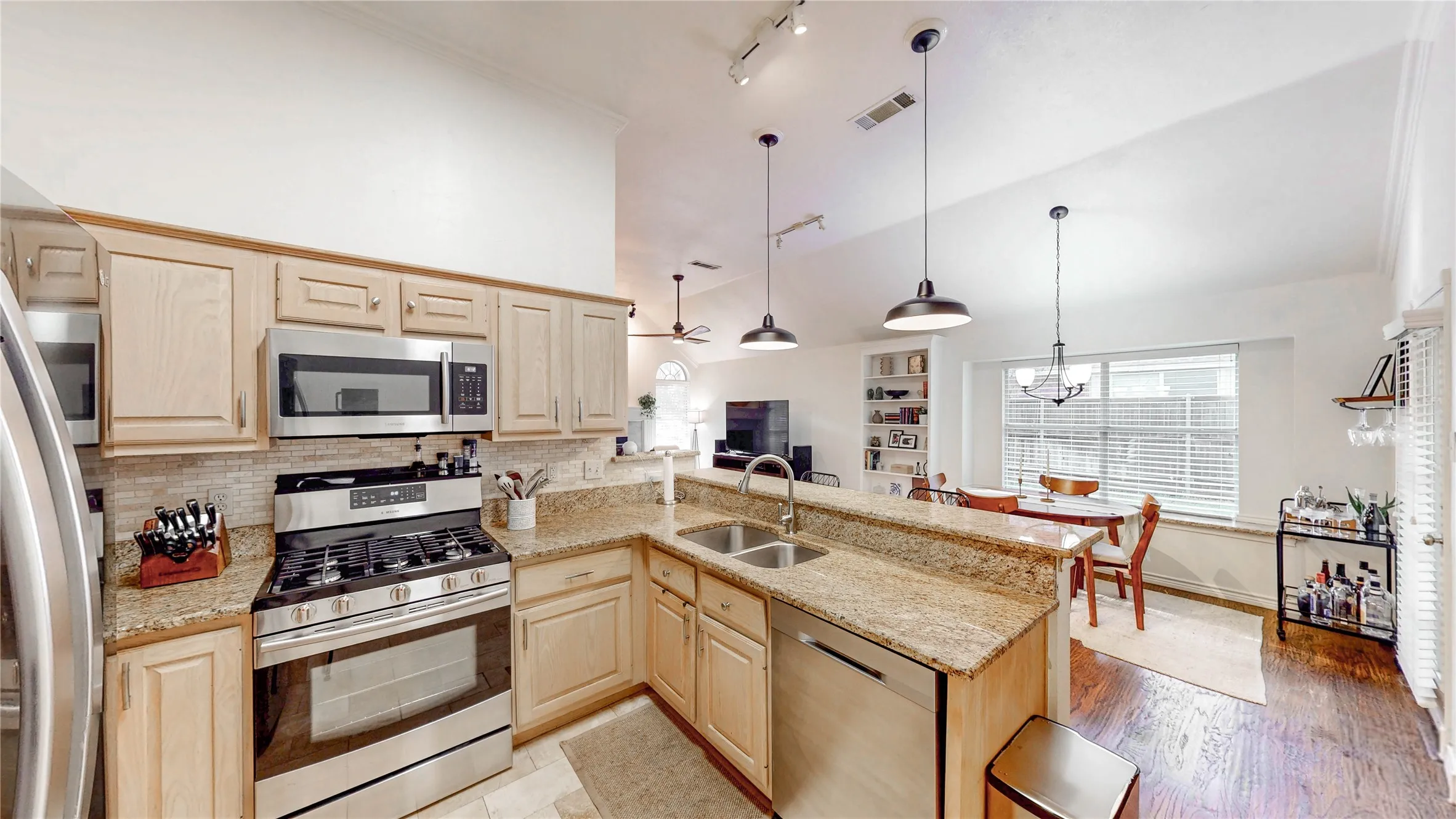 Single Family Residence For Sale in Denton County , 4612 Sandera Lane, Flower Mound, Texas 75028, 3 Bedroom, 2 Bathroom, 2 Garage spaces, 1,482 Sqft, built in 1992, mls#21391430, Real Estate Agent in Flower Mound, Homes For Sale in Denton county, Homes For Sale in Flower Mound, Realtor in Flower Mound Texas, Real Estate Brokerage Independent Realty Texas, Luminita Cordes Realtor