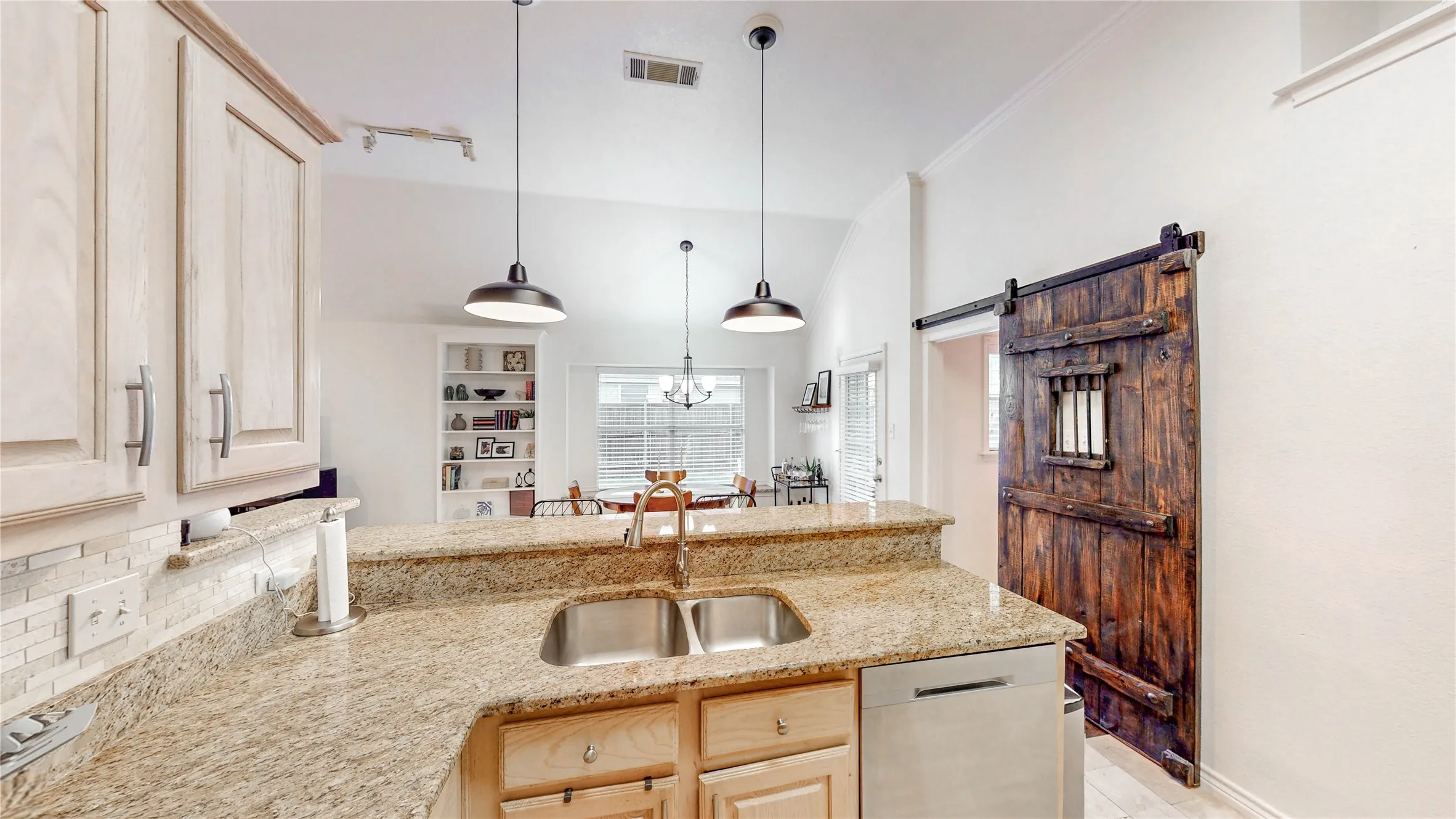 Single Family Residence For Sale in Denton County , 4612 Sandera Lane, Flower Mound, Texas 75028, 3 Bedroom, 2 Bathroom, 2 Garage spaces, 1,482 Sqft, built in 1992, mls#21391430, Real Estate Agent in Flower Mound, Homes For Sale in Denton county, Homes For Sale in Flower Mound, Realtor in Flower Mound Texas, Real Estate Brokerage Independent Realty Texas, Luminita Cordes Realtor