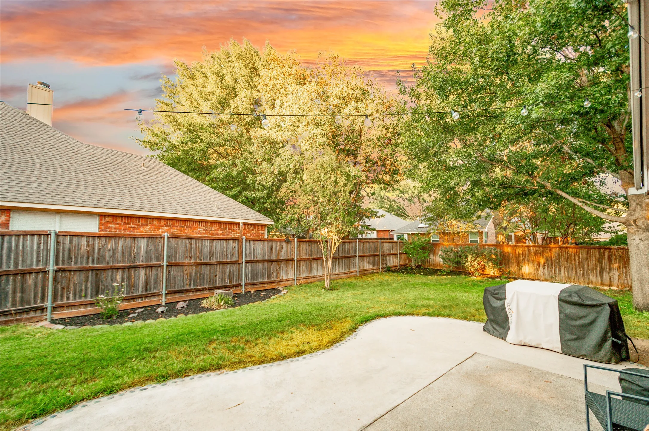 Single Family Residence For Sale in Denton County , 4612 Sandera Lane, Flower Mound, Texas 75028, 3 Bedroom, 2 Bathroom, 2 Garage spaces, 1,482 Sqft, built in 1992, mls#21391430, Real Estate Agent in Flower Mound, Homes For Sale in Denton county, Homes For Sale in Flower Mound, Realtor in Flower Mound Texas, Real Estate Brokerage Independent Realty Texas, Luminita Cordes Realtor