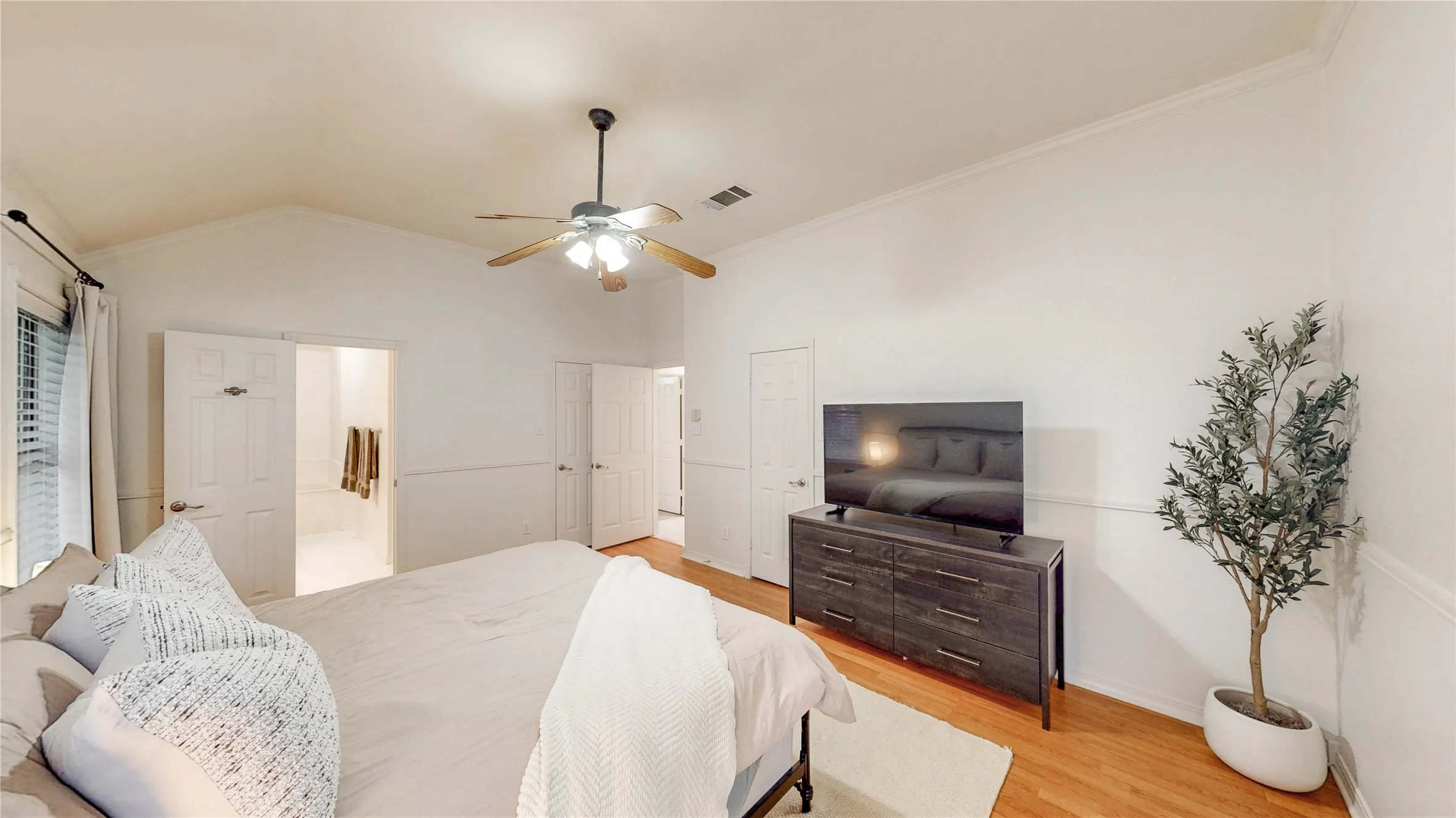 Single Family Residence For Sale in Denton County , 4612 Sandera Lane, Flower Mound, Texas 75028, 3 Bedroom, 2 Bathroom, 2 Garage spaces, 1,482 Sqft, built in 1992, mls#21391430, Real Estate Agent in Flower Mound, Homes For Sale in Denton county, Homes For Sale in Flower Mound, Realtor in Flower Mound Texas, Real Estate Brokerage Independent Realty Texas, Luminita Cordes Realtor