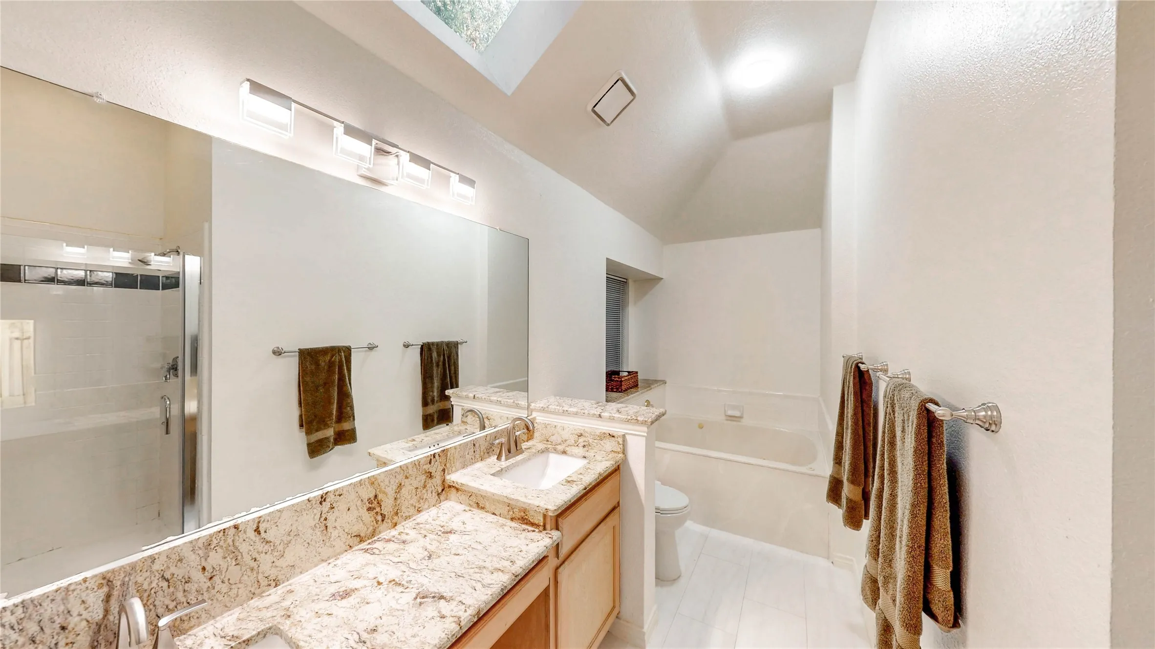 Single Family Residence For Sale in Denton County , 4612 Sandera Lane, Flower Mound, Texas 75028, 3 Bedroom, 2 Bathroom, 2 Garage spaces, 1,482 Sqft, built in 1992, mls#21391430, Real Estate Agent in Flower Mound, Homes For Sale in Denton county, Homes For Sale in Flower Mound, Realtor in Flower Mound Texas, Real Estate Brokerage Independent Realty Texas, Luminita Cordes Realtor