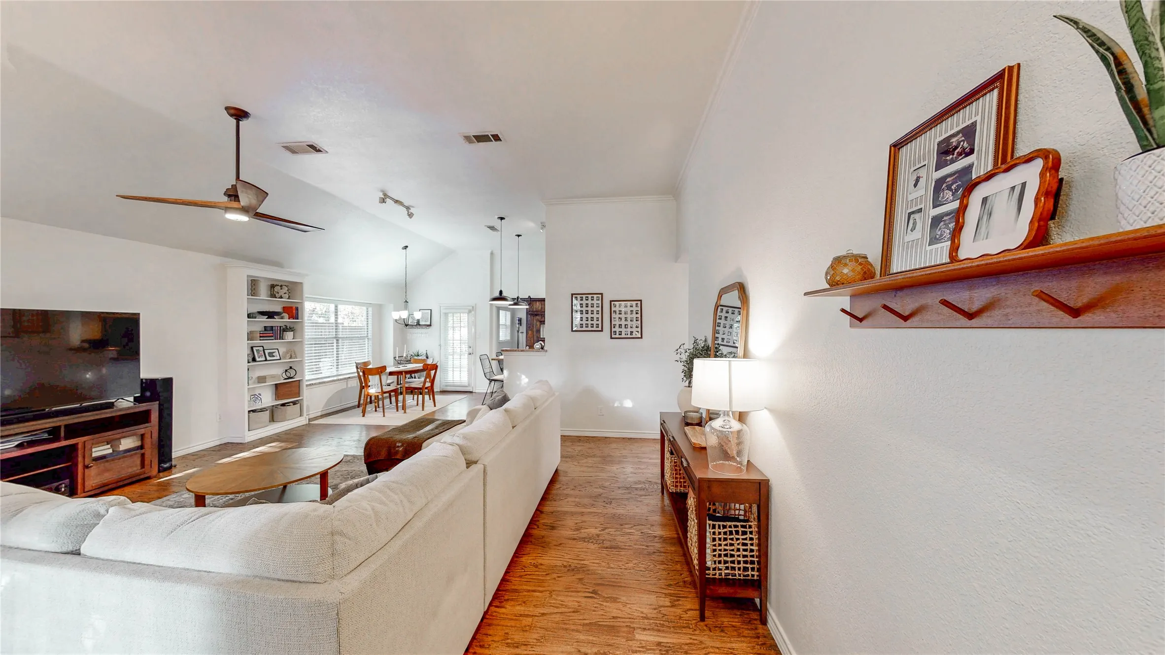 Single Family Residence For Sale in Denton County , 4612 Sandera Lane, Flower Mound, Texas 75028, 3 Bedroom, 2 Bathroom, 2 Garage spaces, 1,482 Sqft, built in 1992, mls#21391430, Real Estate Agent in Flower Mound, Homes For Sale in Denton county, Homes For Sale in Flower Mound, Realtor in Flower Mound Texas, Real Estate Brokerage Independent Realty Texas, Luminita Cordes Realtor