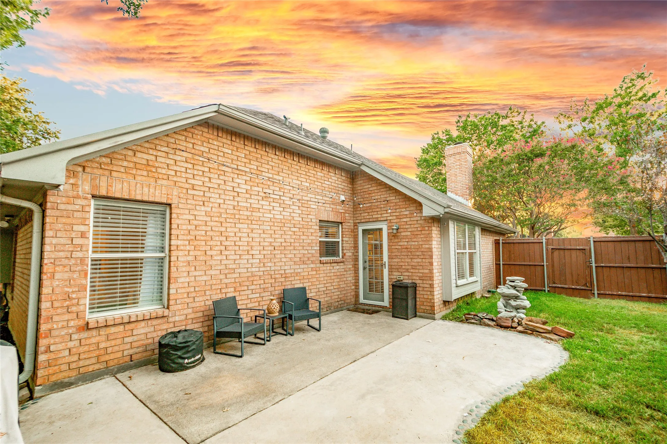Single Family Residence For Sale in Denton County , 4612 Sandera Lane, Flower Mound, Texas 75028, 3 Bedroom, 2 Bathroom, 2 Garage spaces, 1,482 Sqft, built in 1992, mls#21391430, Real Estate Agent in Flower Mound, Homes For Sale in Denton county, Homes For Sale in Flower Mound, Realtor in Flower Mound Texas, Real Estate Brokerage Independent Realty Texas, Luminita Cordes Realtor