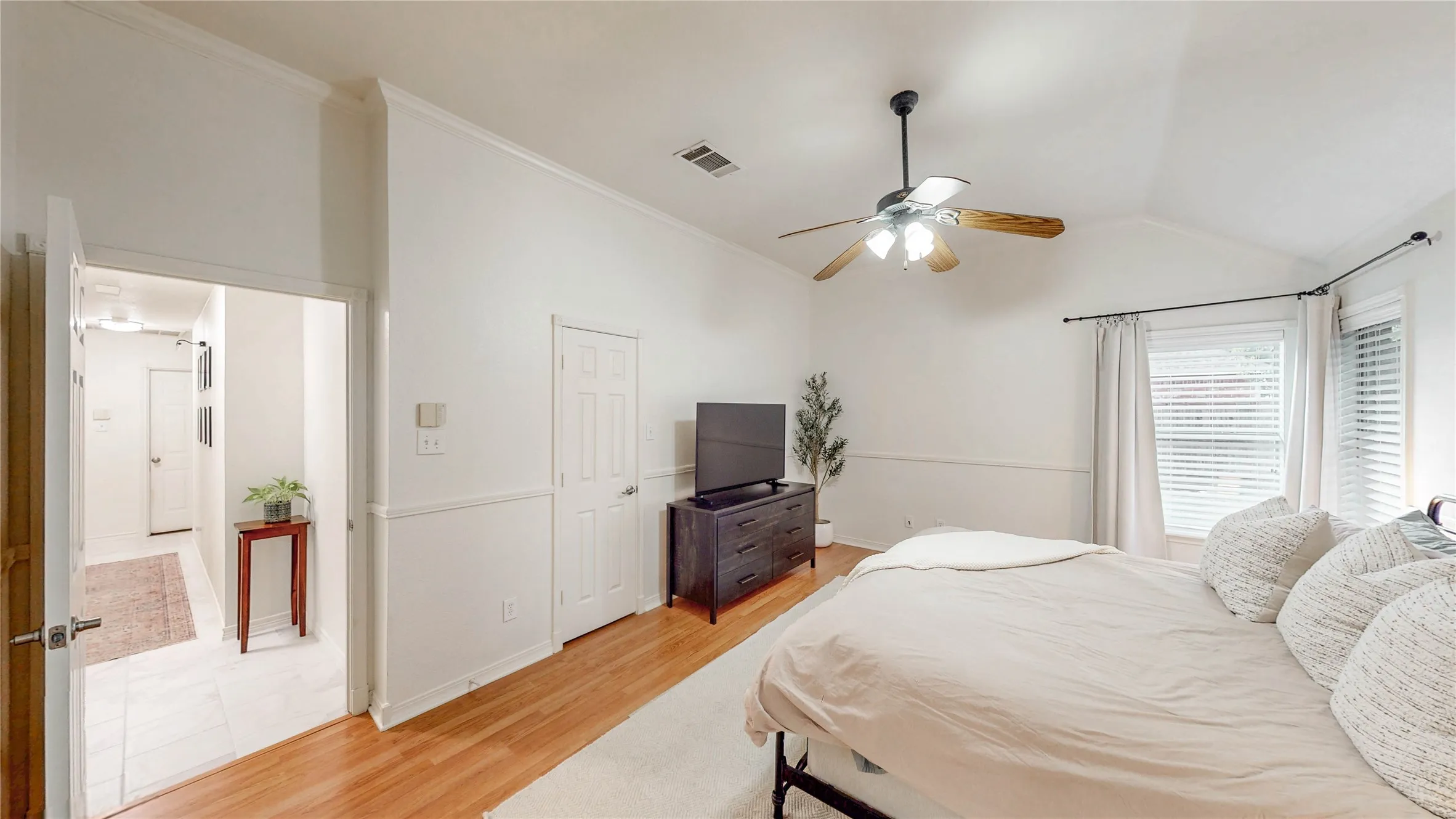 Single Family Residence For Sale in Denton County , 4612 Sandera Lane, Flower Mound, Texas 75028, 3 Bedroom, 2 Bathroom, 2 Garage spaces, 1,482 Sqft, built in 1992, mls#21391430, Real Estate Agent in Flower Mound, Homes For Sale in Denton county, Homes For Sale in Flower Mound, Realtor in Flower Mound Texas, Real Estate Brokerage Independent Realty Texas, Luminita Cordes Realtor
