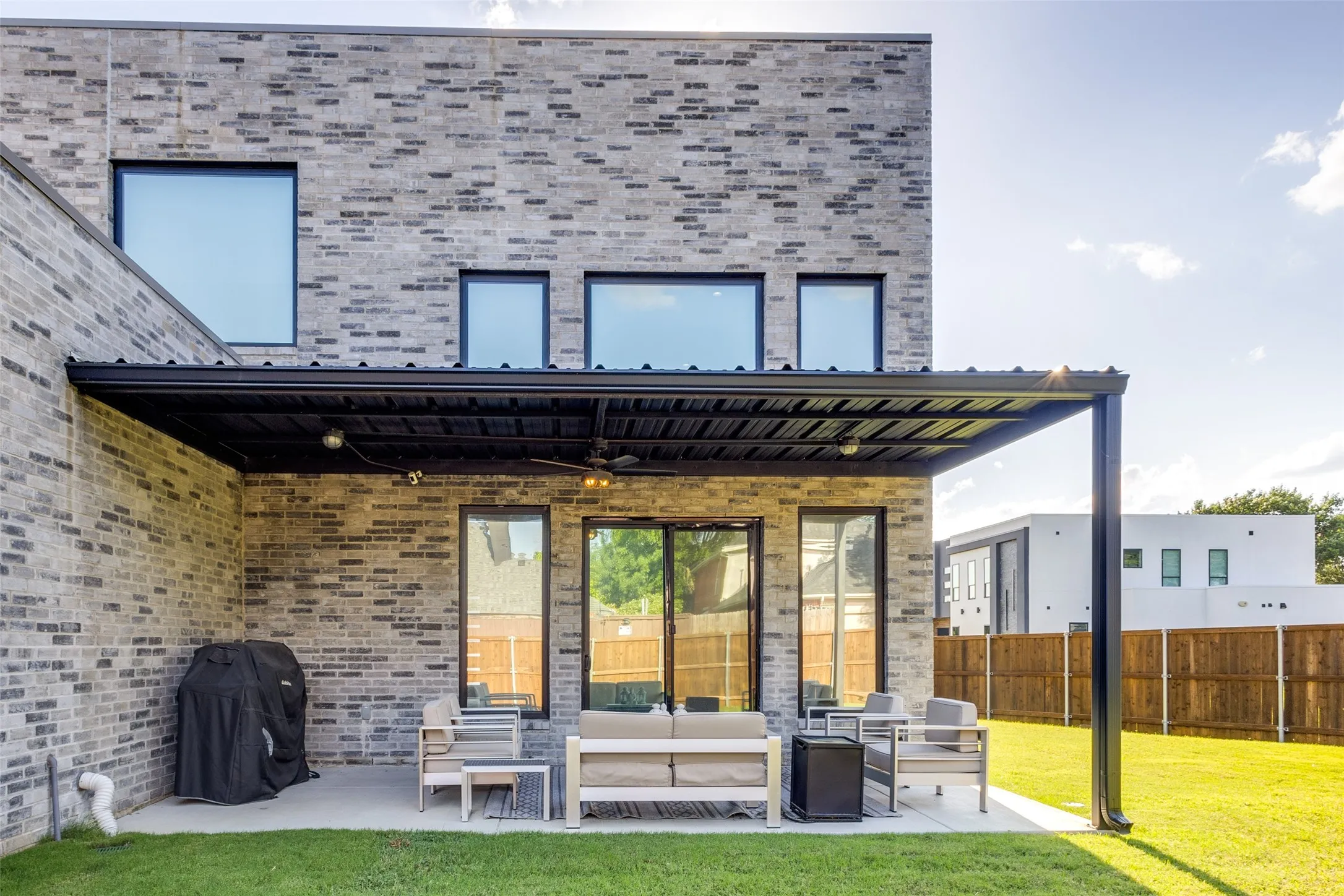 Single Family Residence For Rent in Collin County , 9774 Sunset Drive, Frisco, Texas 75033, 4 Bedroom, 4 Bathroom, 2 Garage spaces, 3,268 Sqft, built in 2021, mls#21391411, Real Estate Agent in Frisco, Homes For Rent in Collin county, Homes For Rent in Frisco, Realtor in Frisco Texas, Real Estate Brokerage Independent Realty Texas, Luminita Cordes Realtor