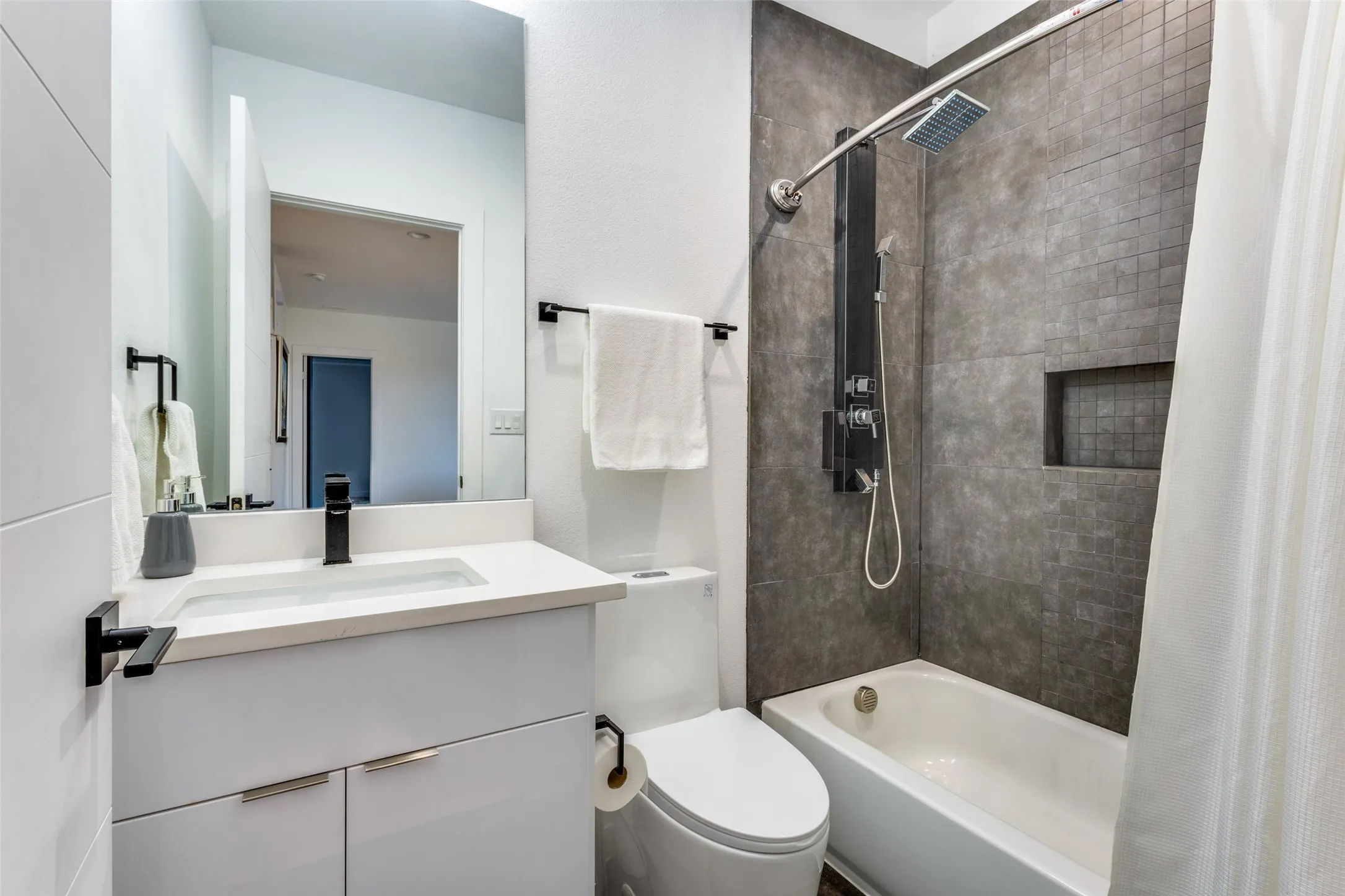 Single Family Residence For Rent in Collin County , 9774 Sunset Drive, Frisco, Texas 75033, 4 Bedroom, 4 Bathroom, 2 Garage spaces, 3,268 Sqft, built in 2021, mls#21391411, Real Estate Agent in Frisco, Homes For Rent in Collin county, Homes For Rent in Frisco, Realtor in Frisco Texas, Real Estate Brokerage Independent Realty Texas, Luminita Cordes Realtor