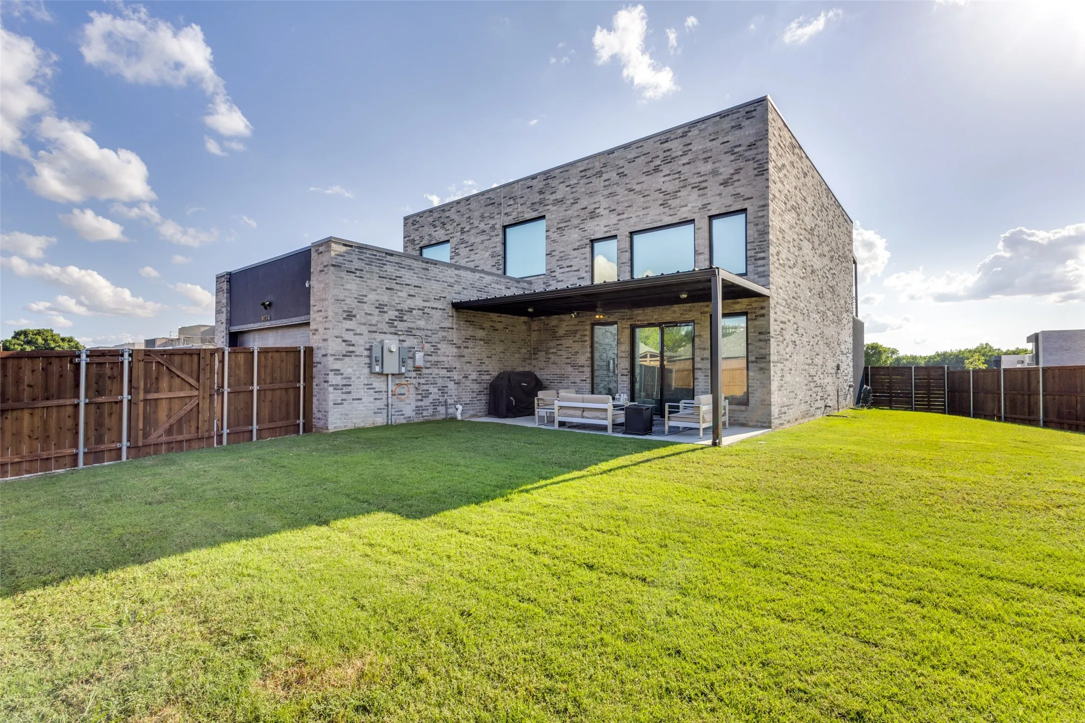 Single Family Residence For Rent in Collin County , 9774 Sunset Drive, Frisco, Texas 75033, 4 Bedroom, 4 Bathroom, 2 Garage spaces, 3,268 Sqft, built in 2021, mls#21391411, Real Estate Agent in Frisco, Homes For Rent in Collin county, Homes For Rent in Frisco, Realtor in Frisco Texas, Real Estate Brokerage Independent Realty Texas, Luminita Cordes Realtor