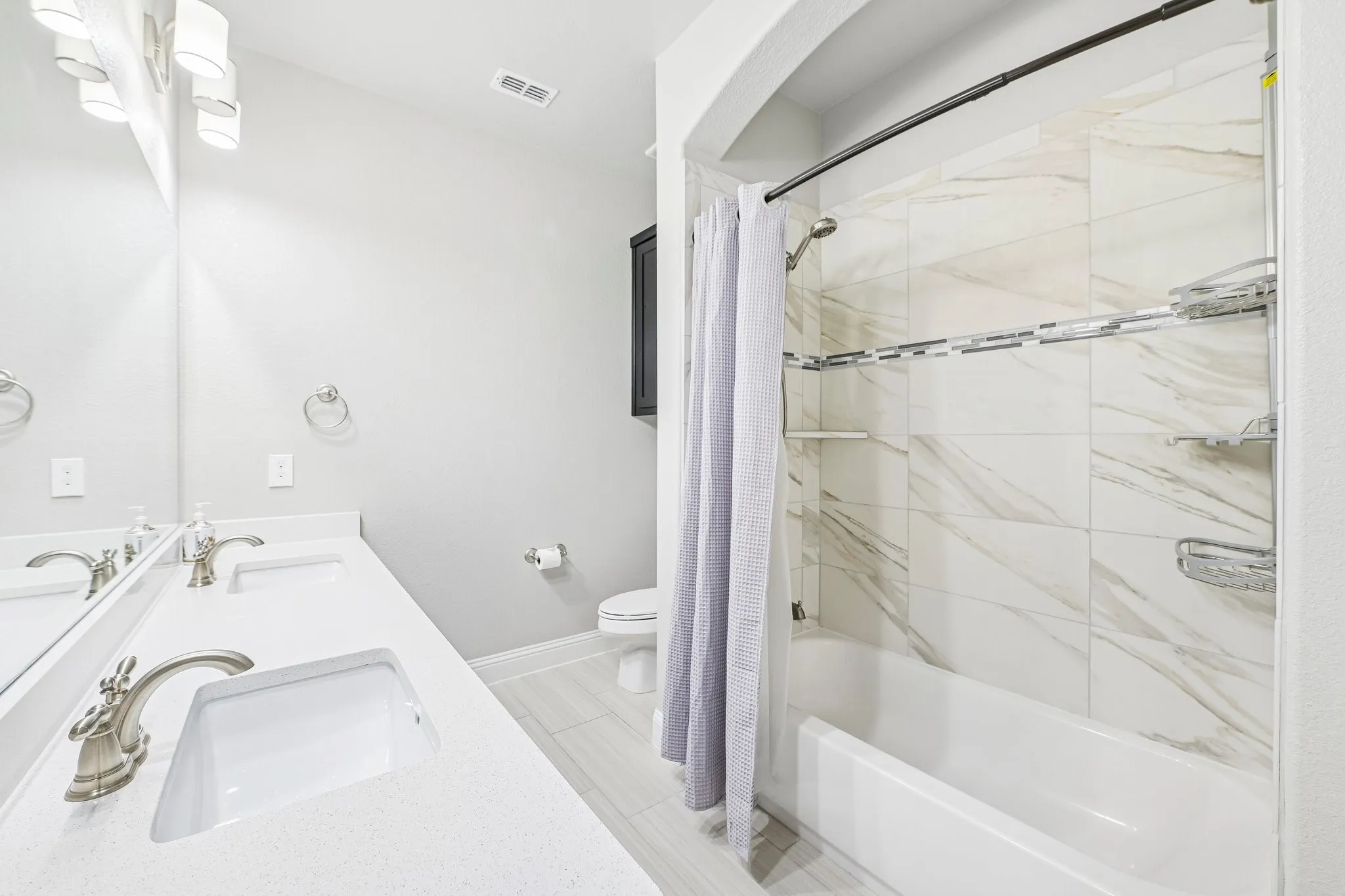 Single Family Residence For Sale in Rockwall County , 1036 Windy Hill Lane, Rockwall, Texas 75087, 5 Bedroom, 4 Bathroom, 3 Garage spaces, 3,372 Sqft, built in 2017, mls#21391434, Real Estate Agent in Rockwall, Homes For Sale in Rockwall county, Homes For Sale in Rockwall, Realtor in Rockwall Texas, Real Estate Brokerage Independent Realty Texas, Luminita Cordes Realtor