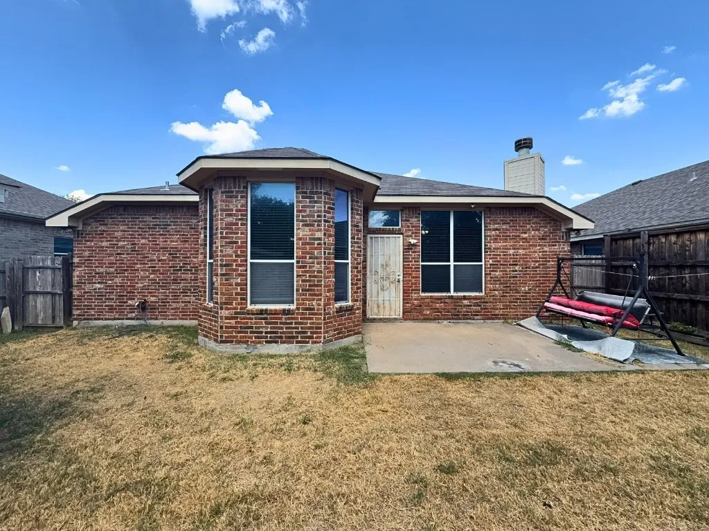 Single Family Residence For Rent in Tarrant County , 8320 Trinity Vista Trail, Fort Worth, Texas 76053, 3 Bedroom, 2 Bathroom, 2 Garage spaces, 1,575 Sqft, built in 2005, mls#21391425, Real Estate Agent in Fort Worth, Homes For Rent in Tarrant county, Homes For Rent in Fort Worth, Realtor in Fort Worth Texas, Real Estate Brokerage Independent Realty Texas, Luminita Cordes Realtor