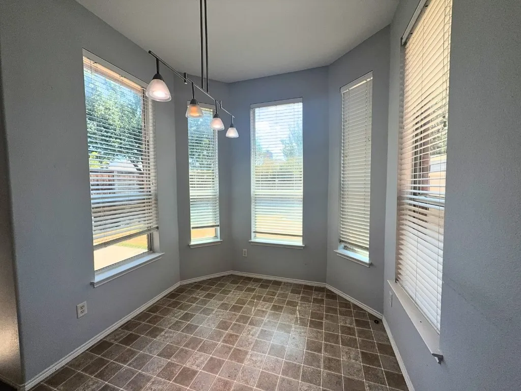 Single Family Residence For Rent in Tarrant County , 8320 Trinity Vista Trail, Fort Worth, Texas 76053, 3 Bedroom, 2 Bathroom, 2 Garage spaces, 1,575 Sqft, built in 2005, mls#21391425, Real Estate Agent in Fort Worth, Homes For Rent in Tarrant county, Homes For Rent in Fort Worth, Realtor in Fort Worth Texas, Real Estate Brokerage Independent Realty Texas, Luminita Cordes Realtor