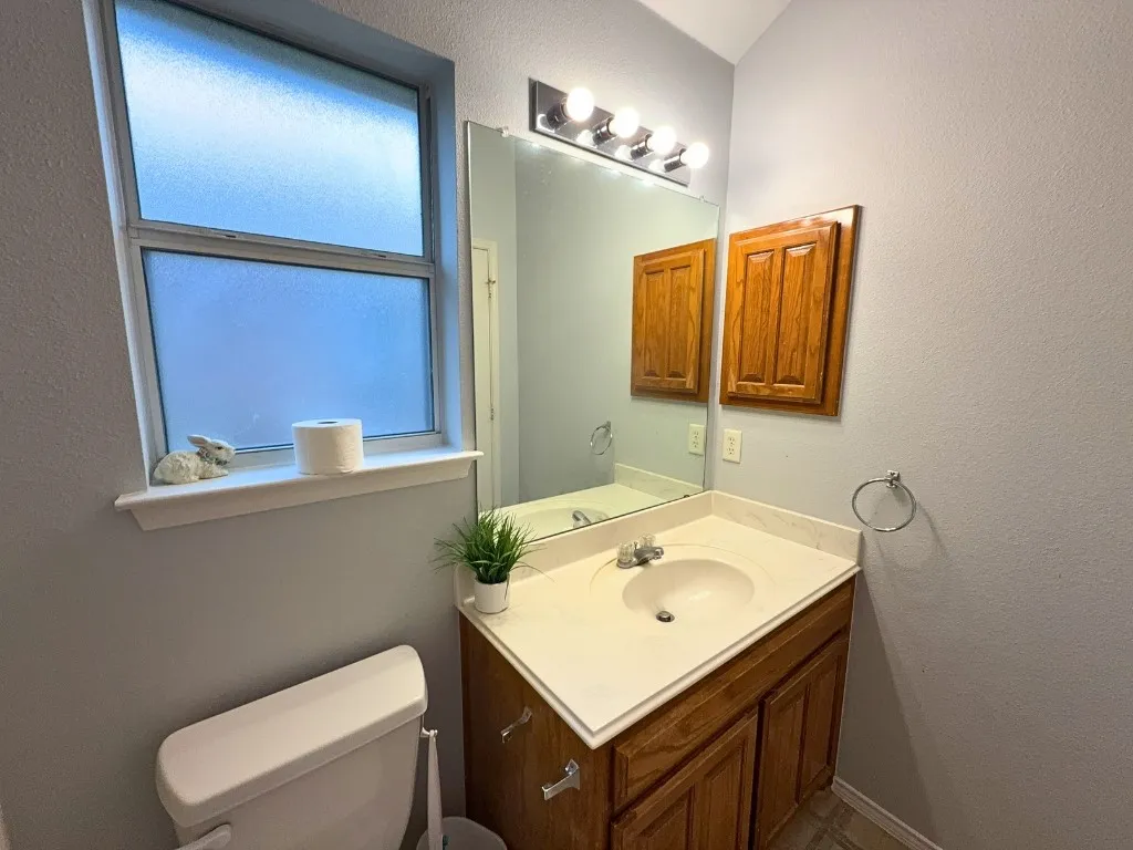 Single Family Residence For Rent in Tarrant County , 8320 Trinity Vista Trail, Fort Worth, Texas 76053, 3 Bedroom, 2 Bathroom, 2 Garage spaces, 1,575 Sqft, built in 2005, mls#21391425, Real Estate Agent in Fort Worth, Homes For Rent in Tarrant county, Homes For Rent in Fort Worth, Realtor in Fort Worth Texas, Real Estate Brokerage Independent Realty Texas, Luminita Cordes Realtor