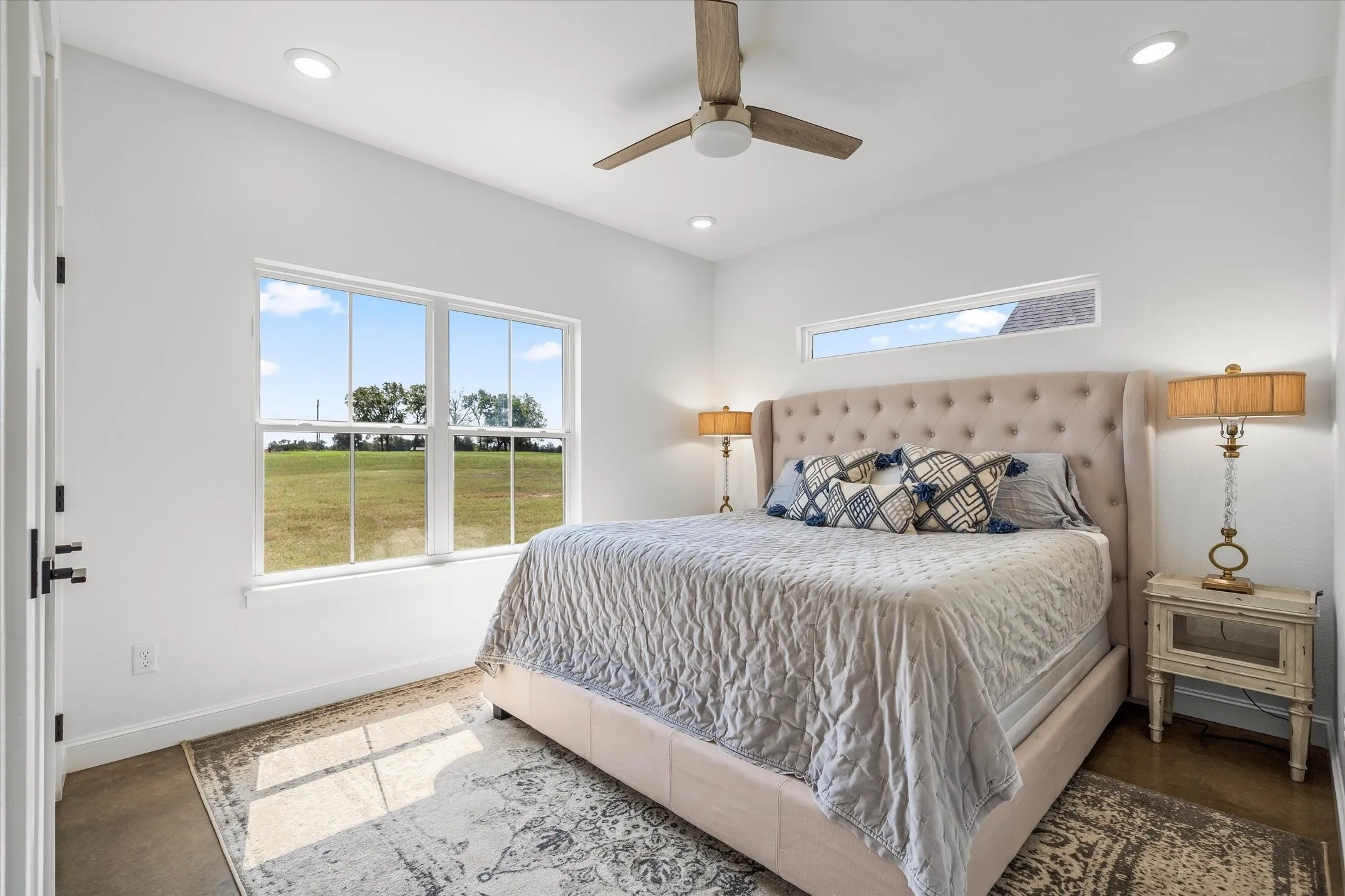 Recessed lighting, ceiling fan, and transom window