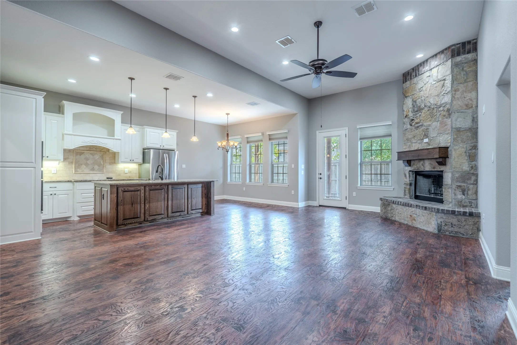 Single Family Residence For Sale in Wise County , 3005 Dry Creek Court, Decatur, Texas 76234, 3 Bedroom, 2 Bathroom, 2 Garage spaces, 1,812 Sqft, built in 2017, mls#21391423, Real Estate Agent in Decatur, Homes For Sale in Wise county, Homes For Sale in Decatur, Realtor in Decatur Texas, Real Estate Brokerage Independent Realty Texas, Luminita Cordes Realtor