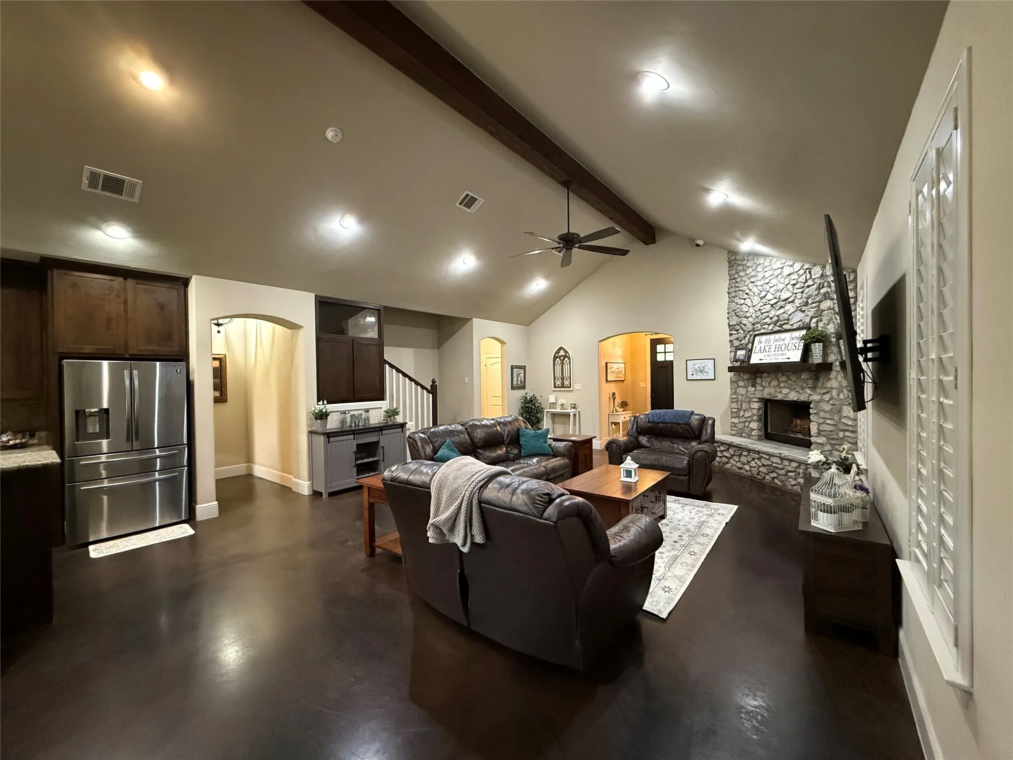 Single Family Residence For Sale in Grayson County , 155 Bay Creek Lane, Gordonville, Texas 76245, 3 Bedroom, 3 Bathroom, 2 Garage spaces, 2,239 Sqft, built in 2013, mls#21391447, Real Estate Agent in Gordonville, Homes For Sale in Grayson county, Homes For Sale in Gordonville, Realtor in Gordonville Texas, Real Estate Brokerage Independent Realty Texas, Luminita Cordes Realtor