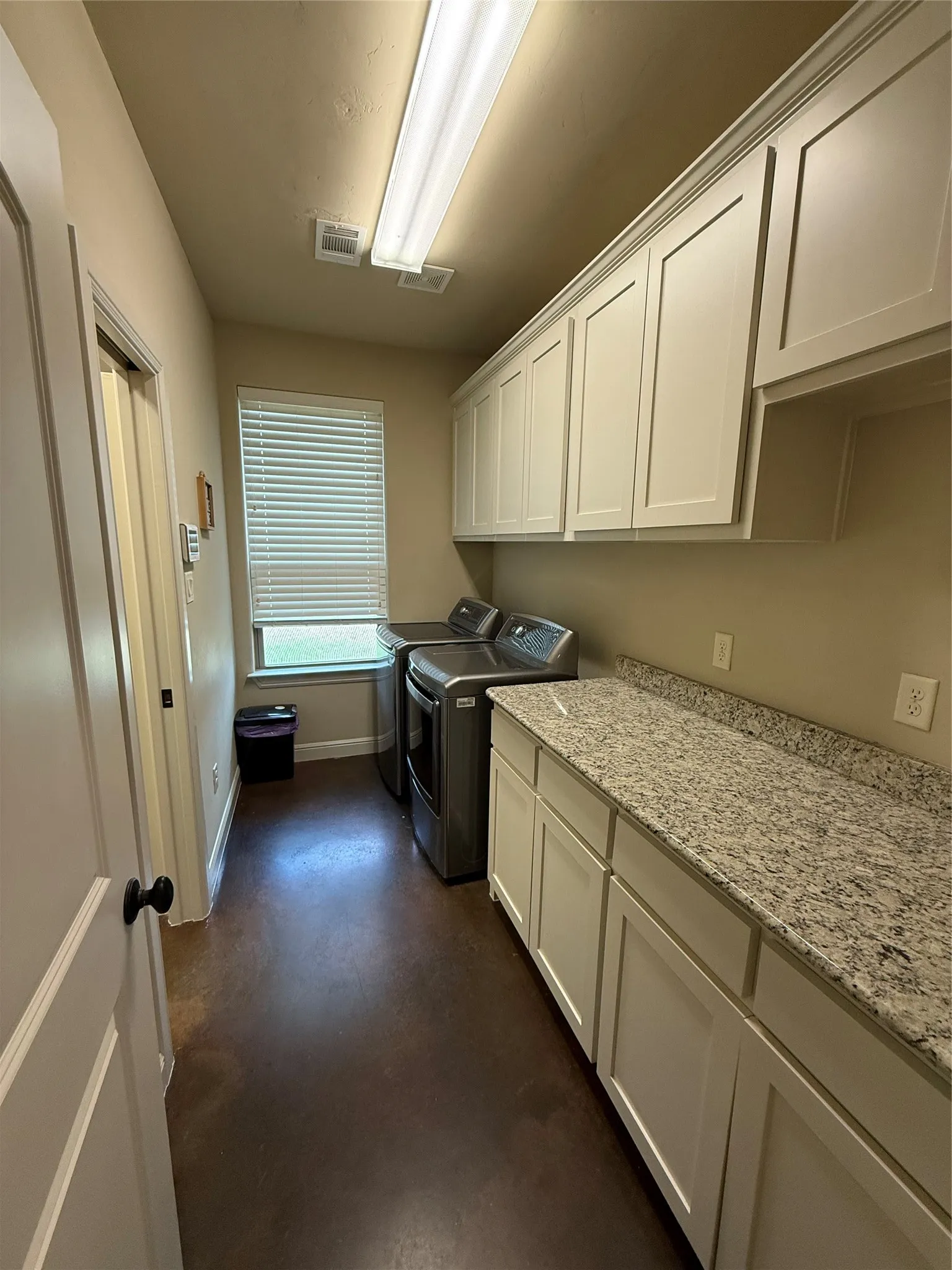 Single Family Residence For Sale in Grayson County , 155 Bay Creek Lane, Gordonville, Texas 76245, 3 Bedroom, 3 Bathroom, 2 Garage spaces, 2,239 Sqft, built in 2013, mls#21391447, Real Estate Agent in Gordonville, Homes For Sale in Grayson county, Homes For Sale in Gordonville, Realtor in Gordonville Texas, Real Estate Brokerage Independent Realty Texas, Luminita Cordes Realtor